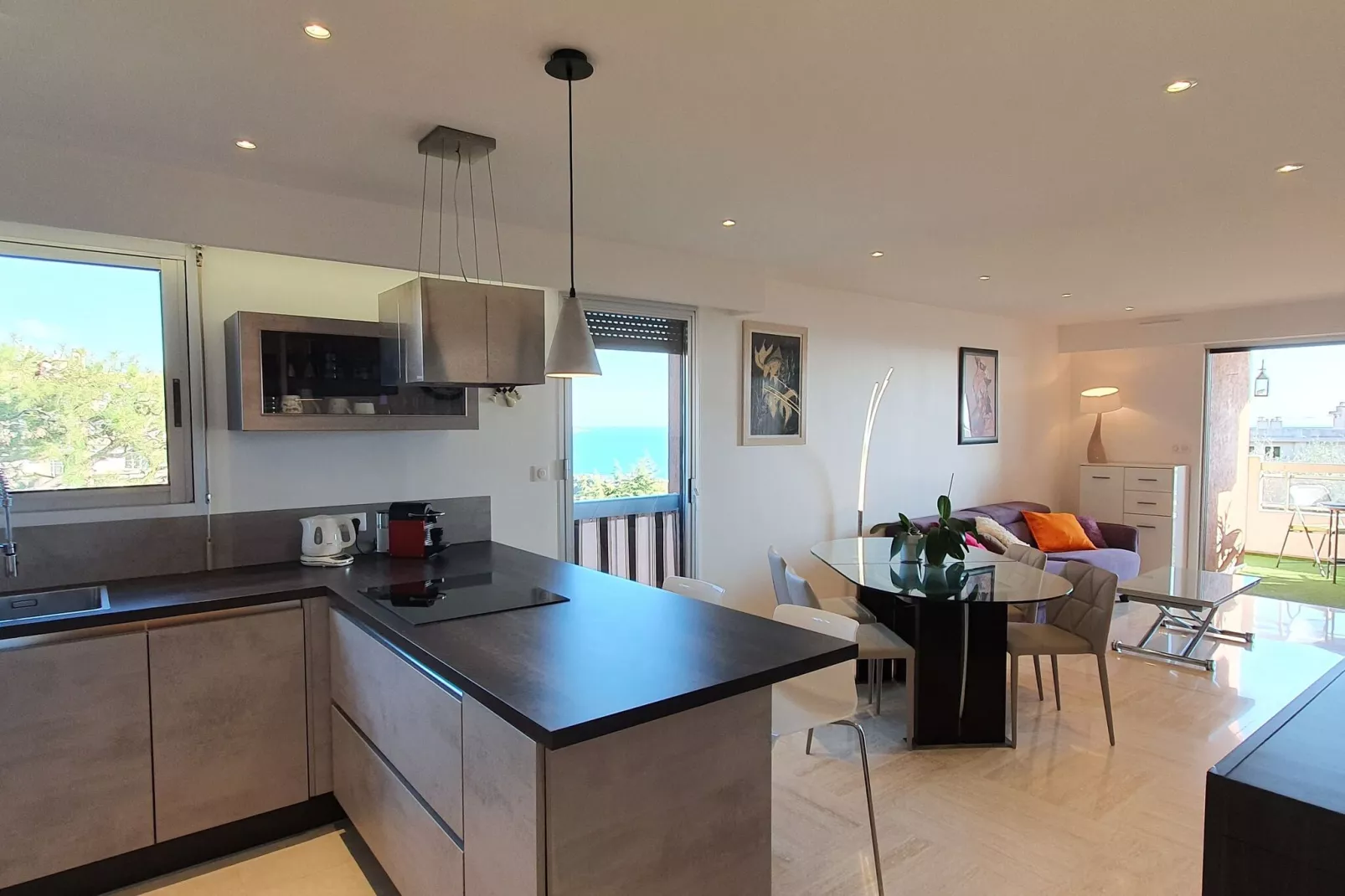 Appartement standing avec terrasse et vue mer à Nice-Küche