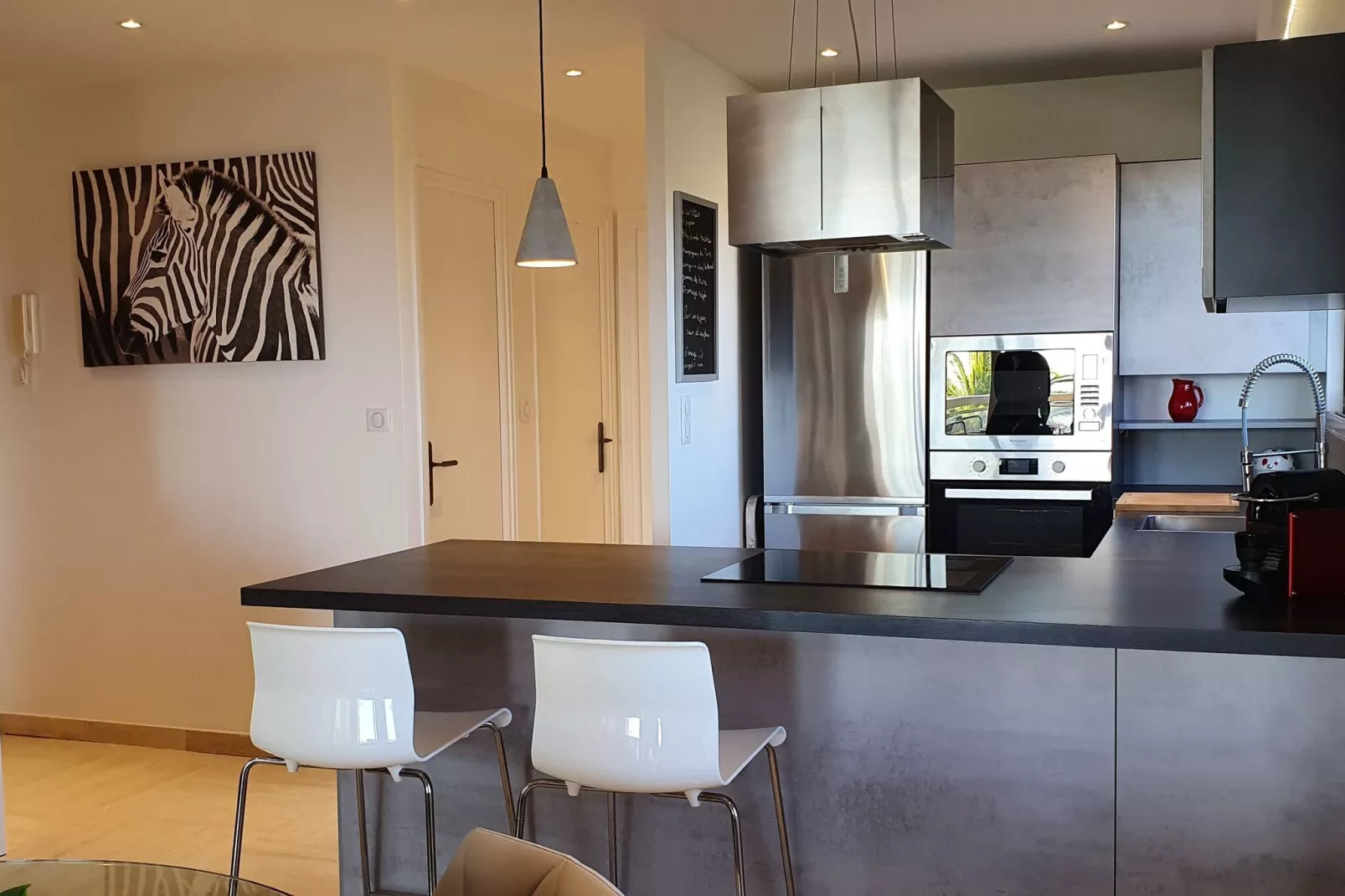 Appartement standing avec terrasse et vue mer à Nice-Küche