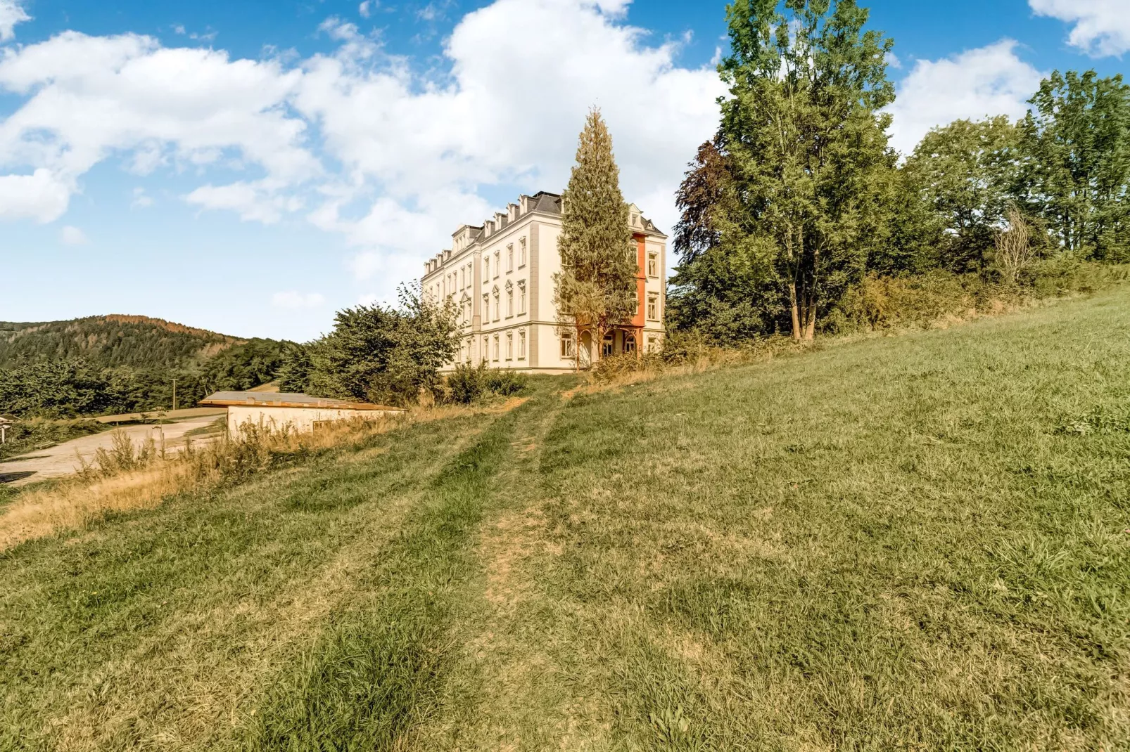 Villa im Erzgebirge-Gardens in summer
