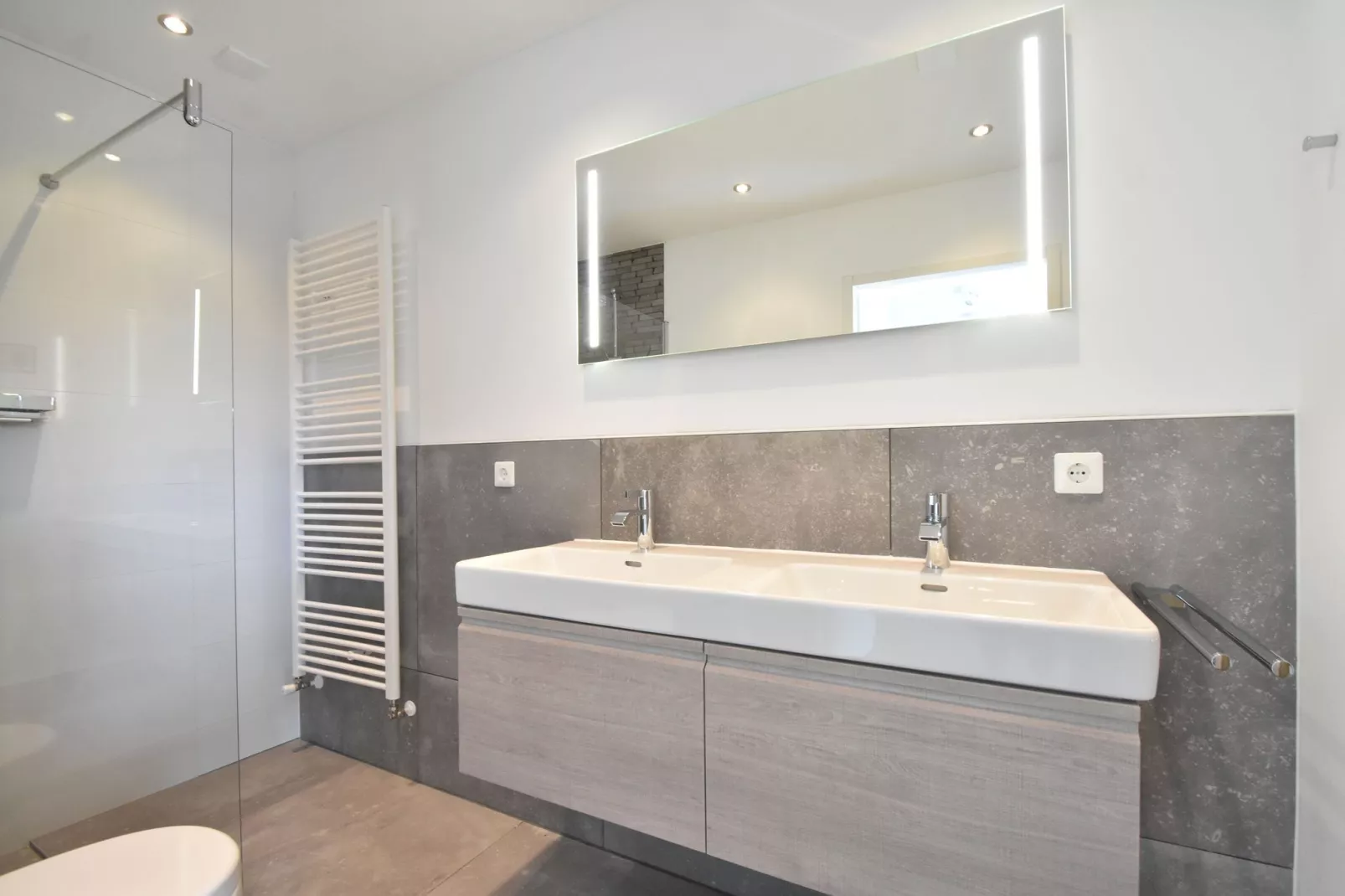 Villa Luxury Harderwijk 243-Bathroom