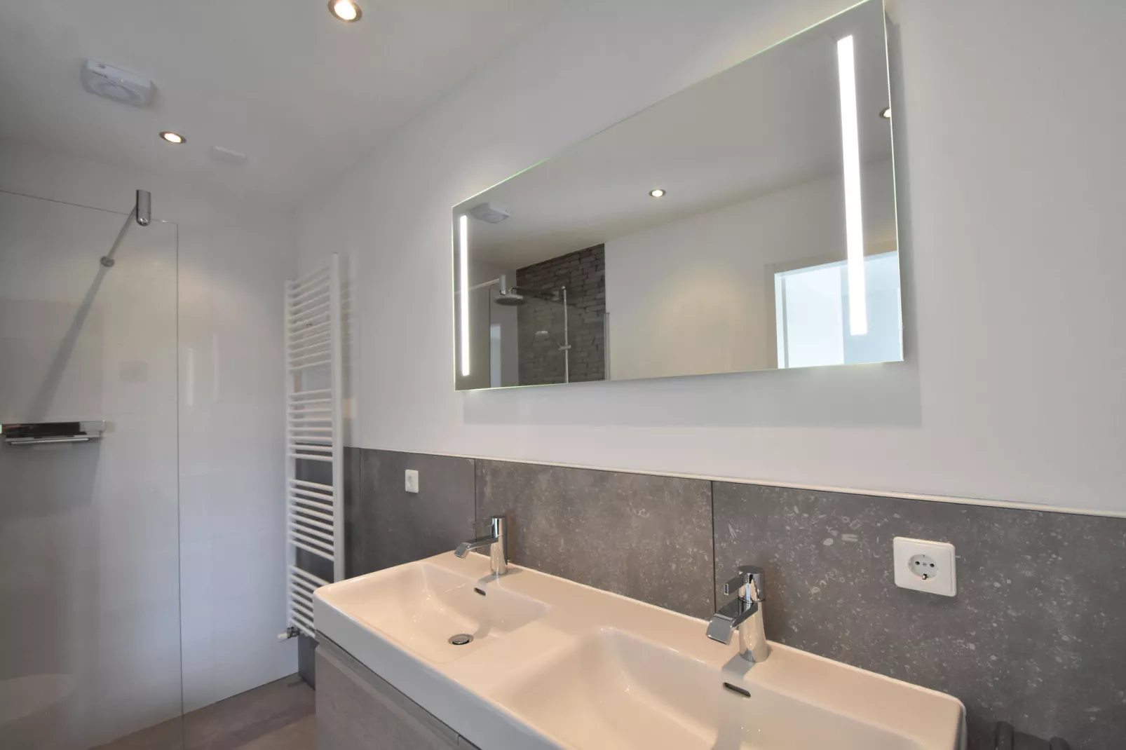 Villa Luxury Harderwijk 243-Bathroom