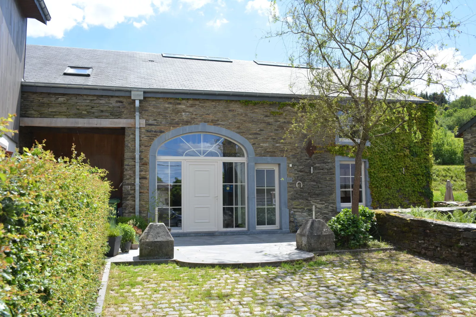 Le Fou du Village-Exterior summer