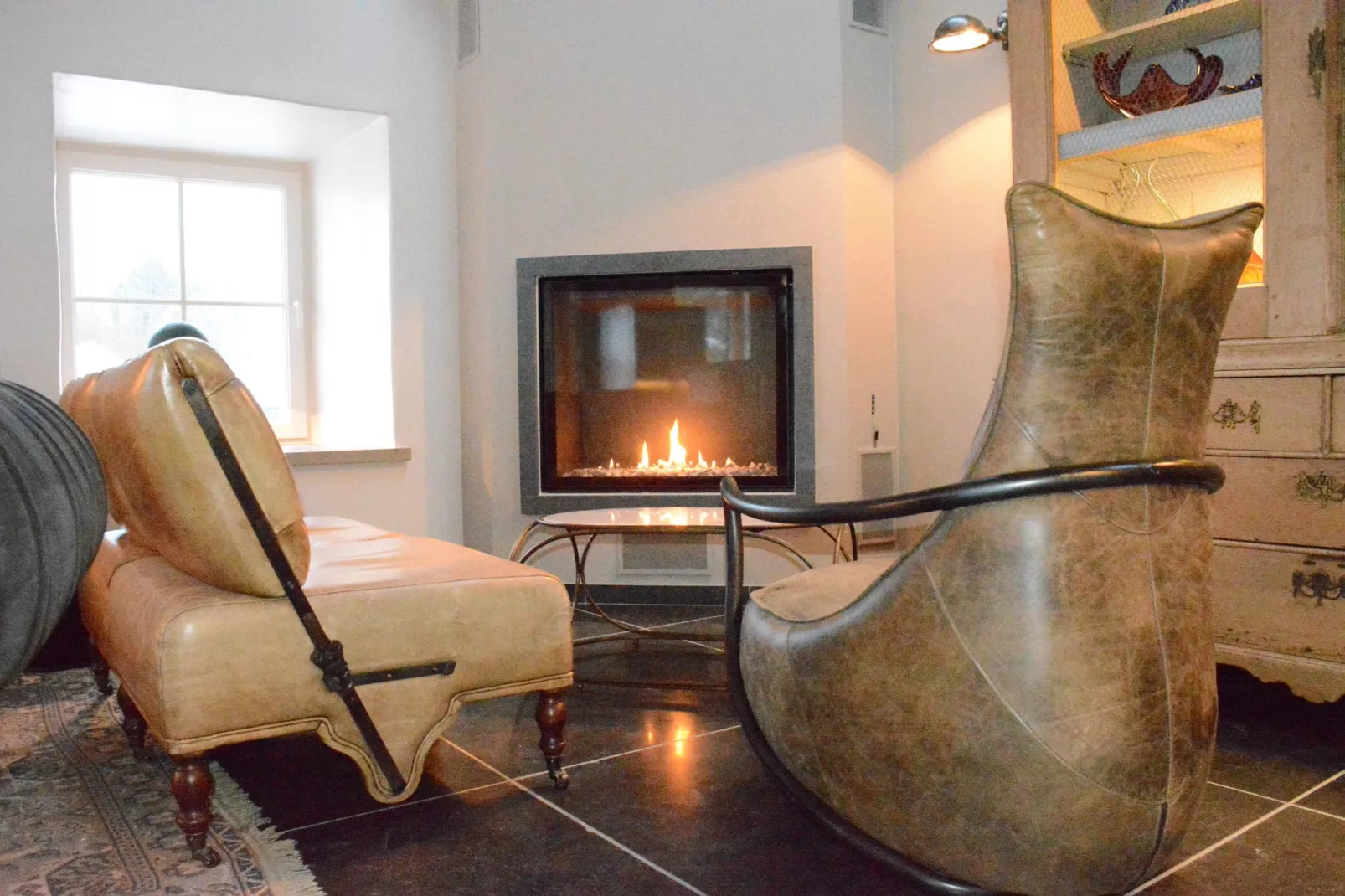 Le Fou du Village-Living room