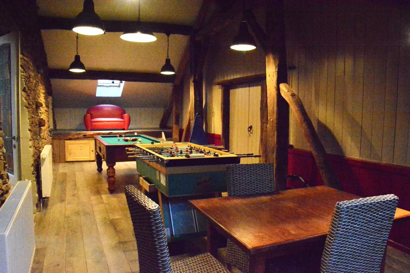 Le Fou du Village-Recreation room