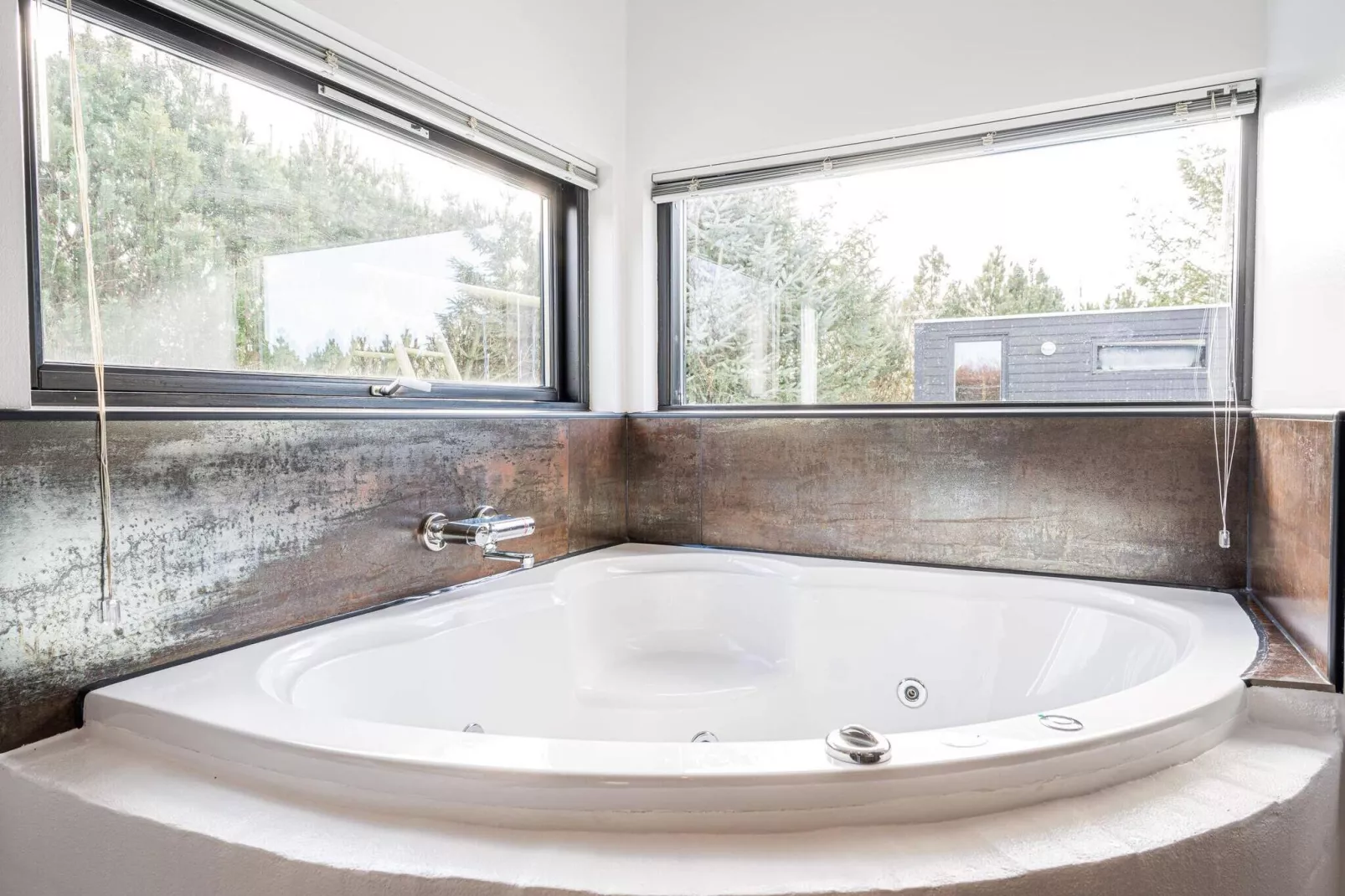 6 Personen Ferienhaus in Hemmet-Wellnessbereich
