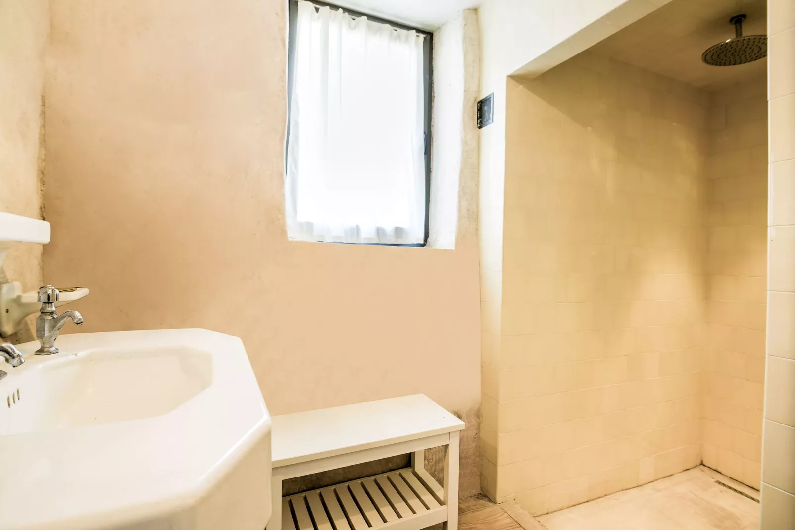 La Chinelle-Bathroom