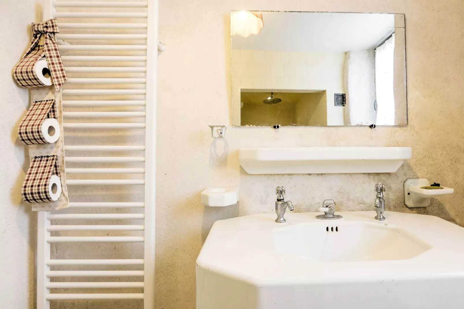 La Chinelle-Bathroom