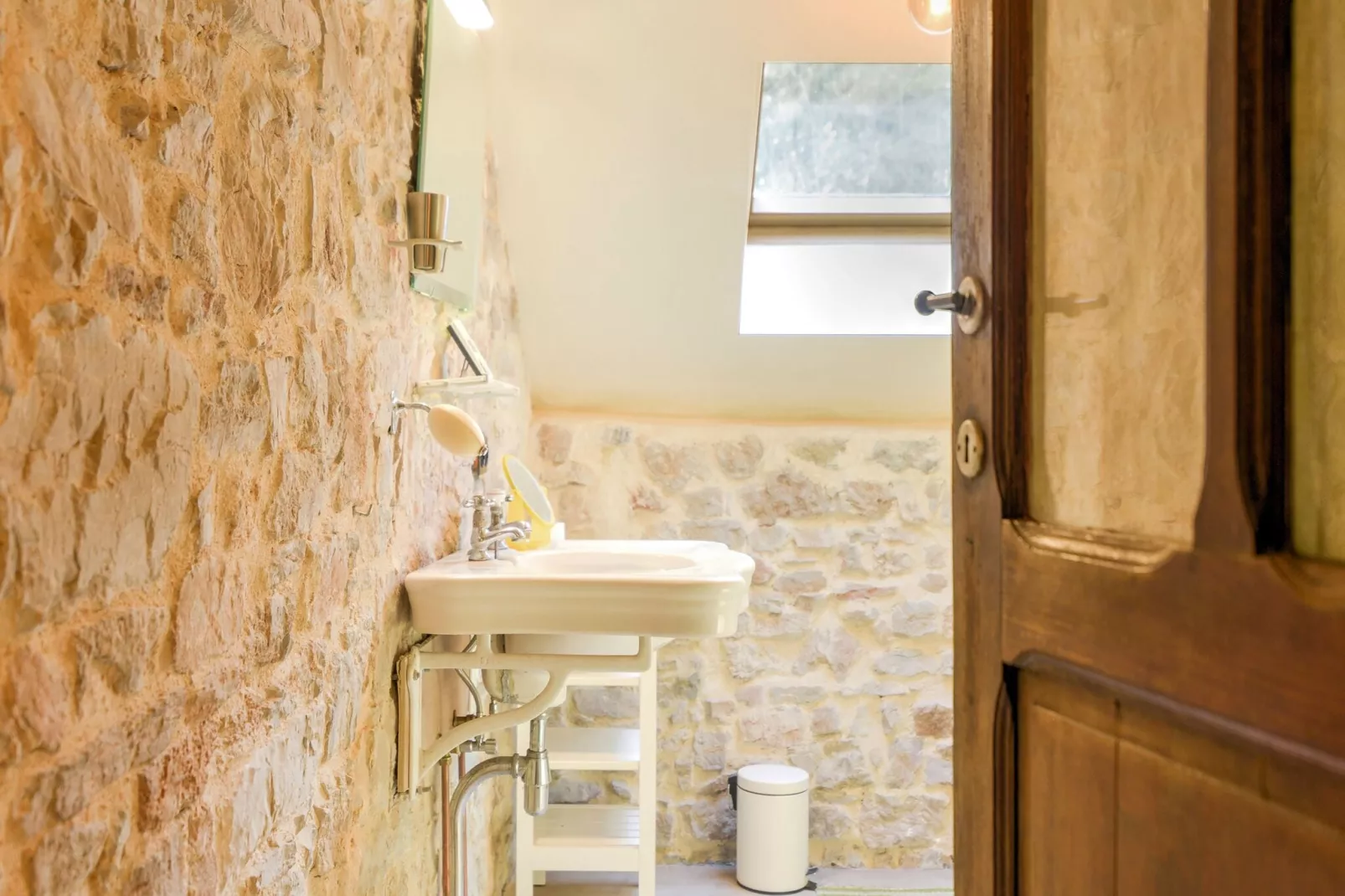 La Chinelle-Bathroom