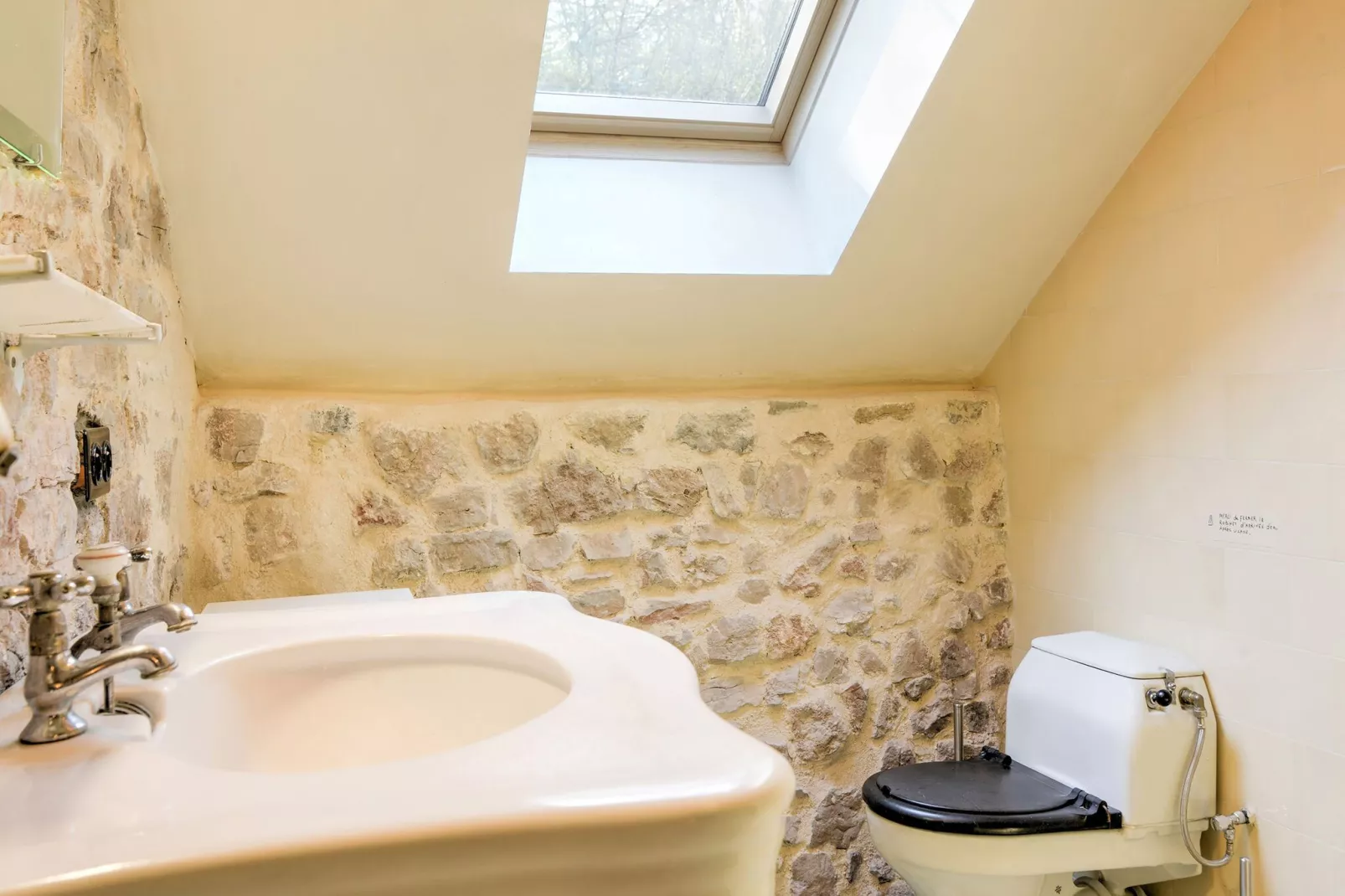 La Chinelle-Bathroom