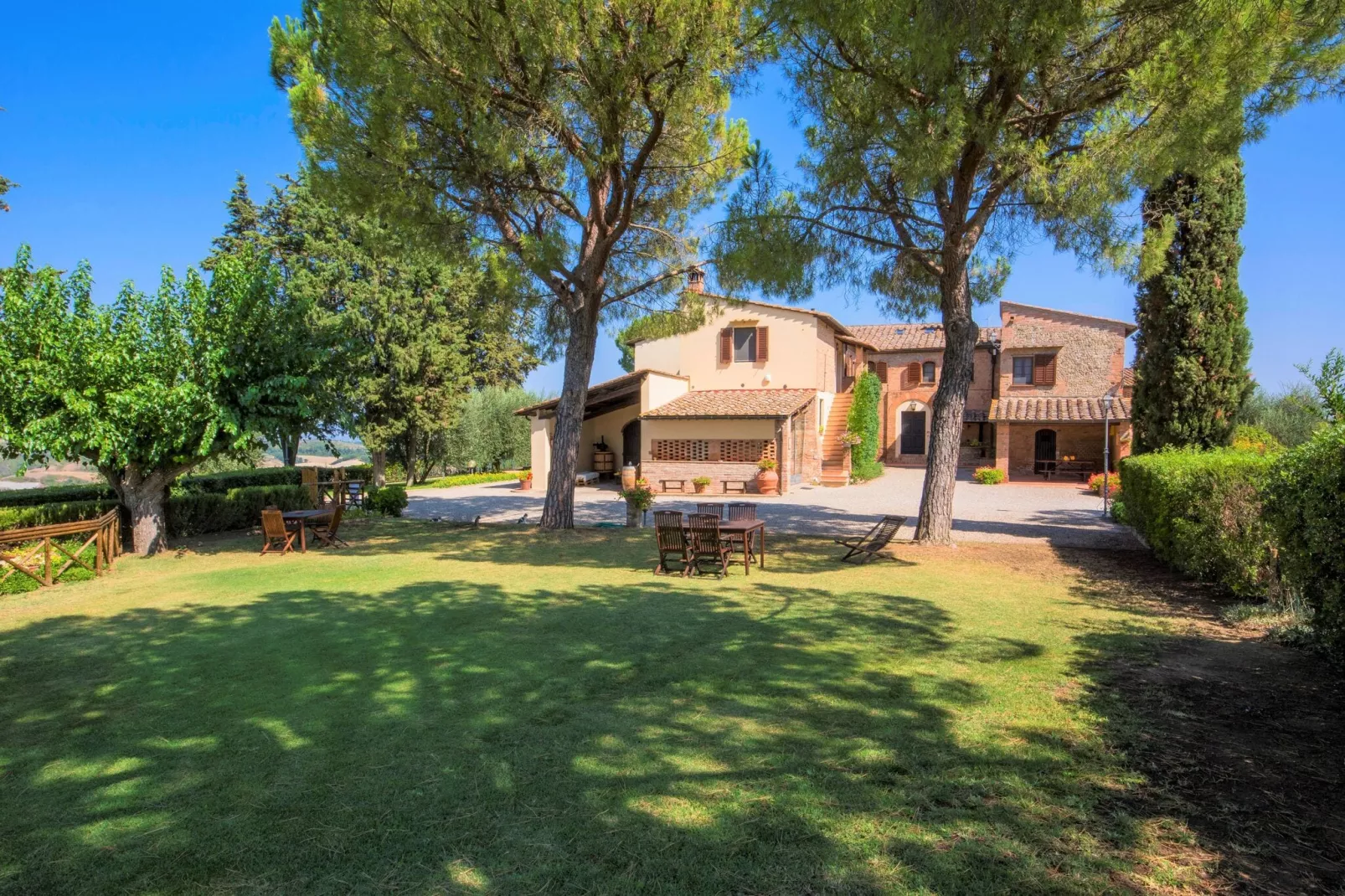 Cipressi-Exterior summer
