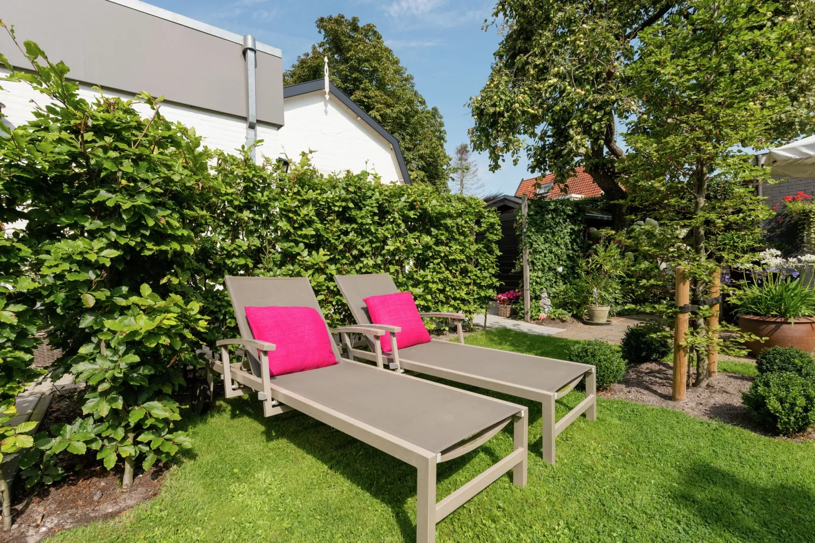 Hof van Craeck II-Gardens summer