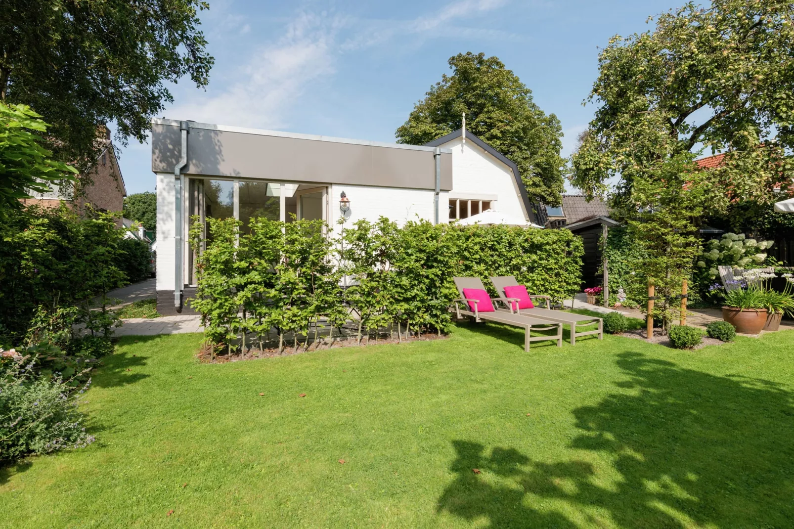 Hof van Craeck III-Gardens summer