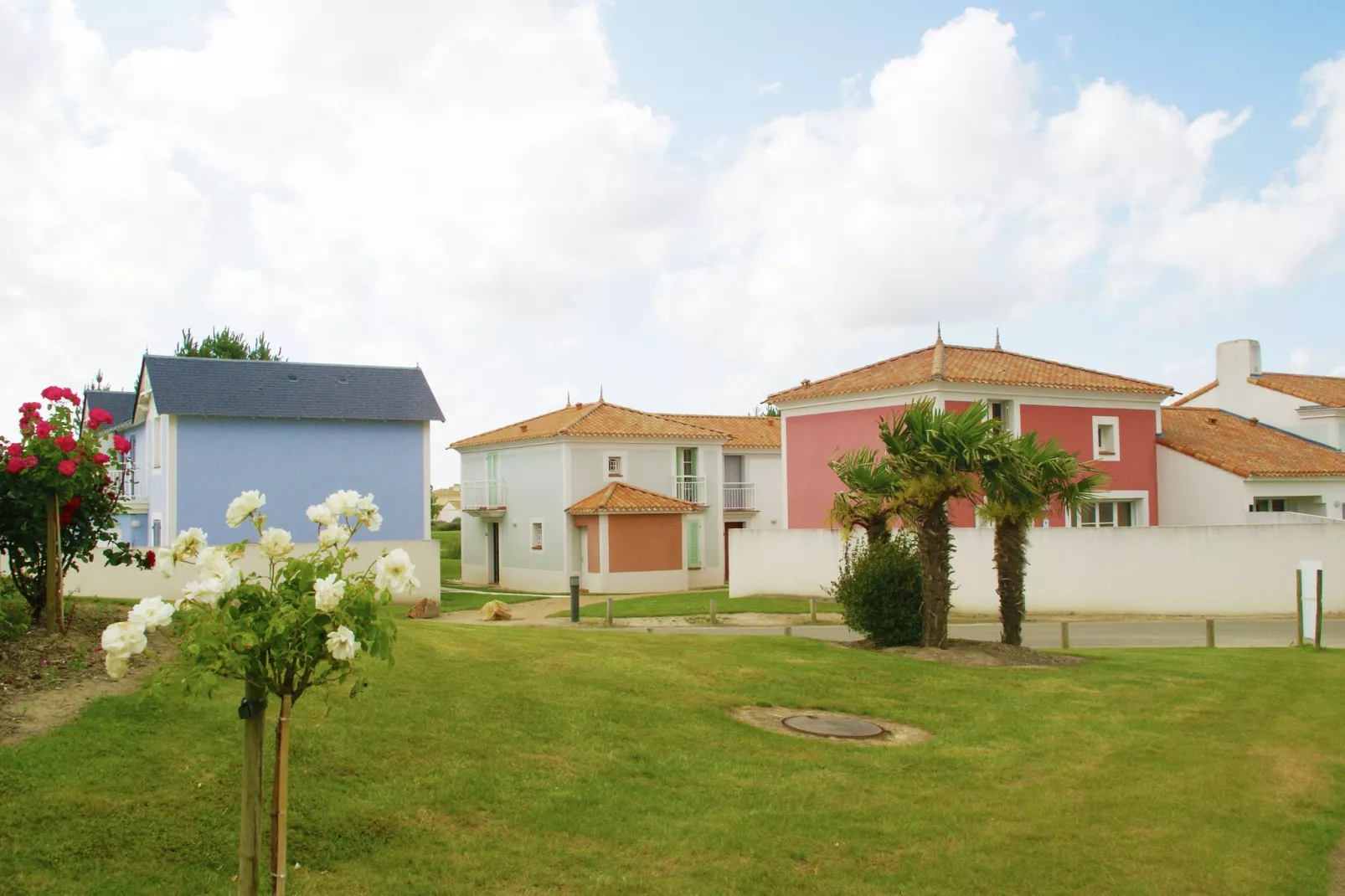 Le Domaine de Fontenelles 3-Gardens summer