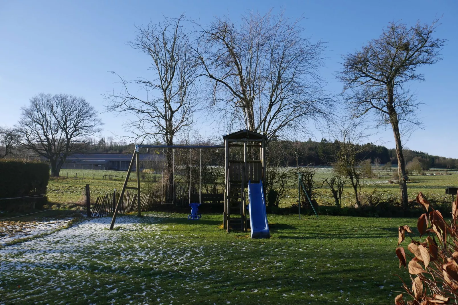 Très belle habitation à Lierneux pour 8 adultes-Jardin d'été