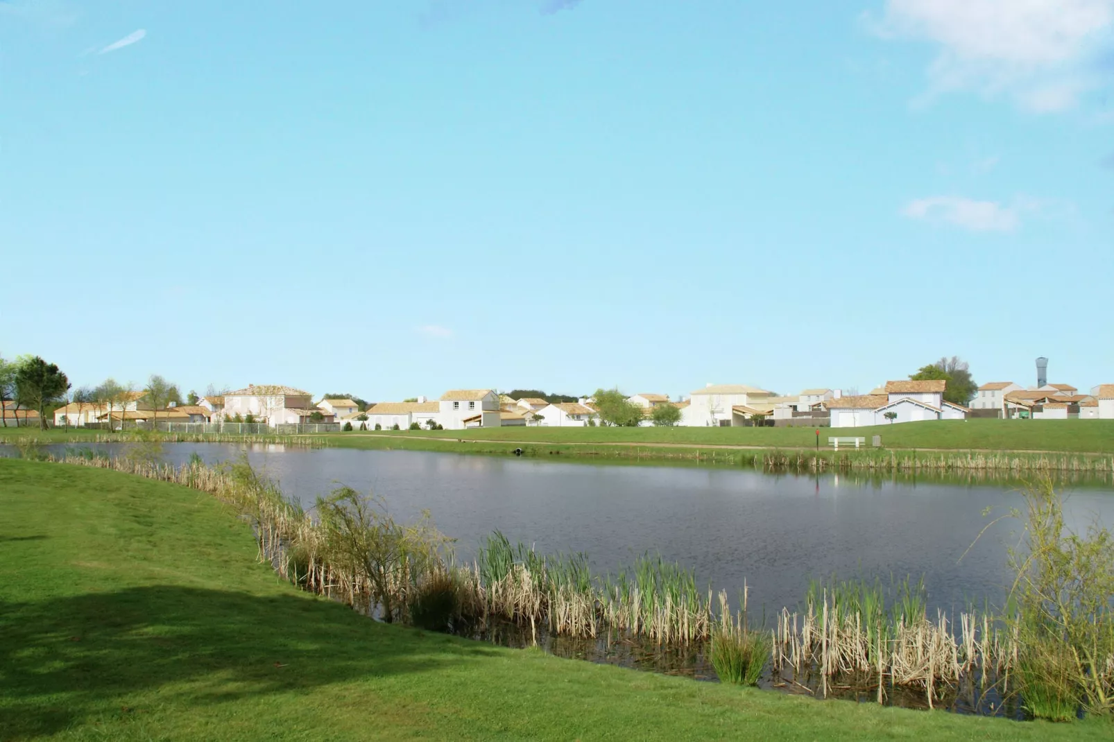 Le Domaine de Fontenelles 3-Areas summer 1km
