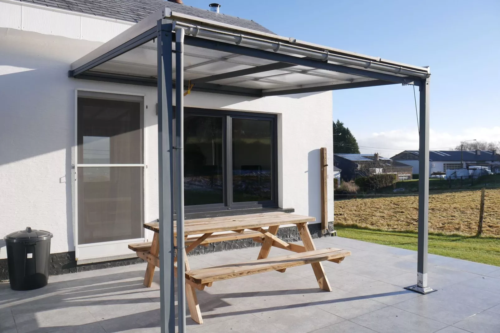Très belle habitation à Lierneux pour 8 adultes-Balcon-terrasse