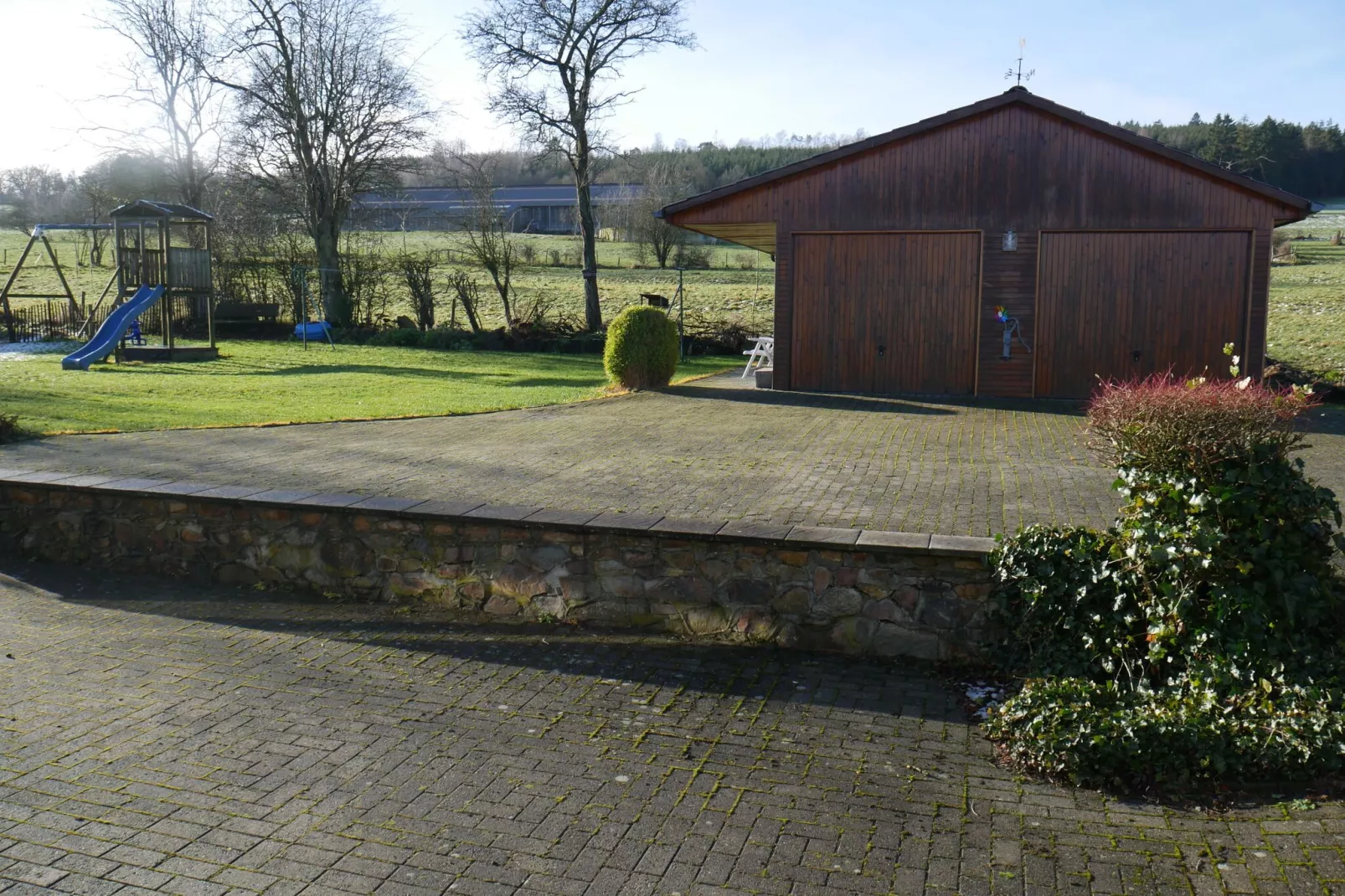 Très belle habitation à Lierneux pour 8 adultes-Jardin d'été