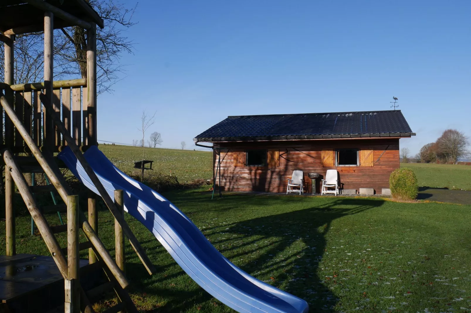 Très belle habitation à Lierneux pour 8 adultes-Jardin d'été