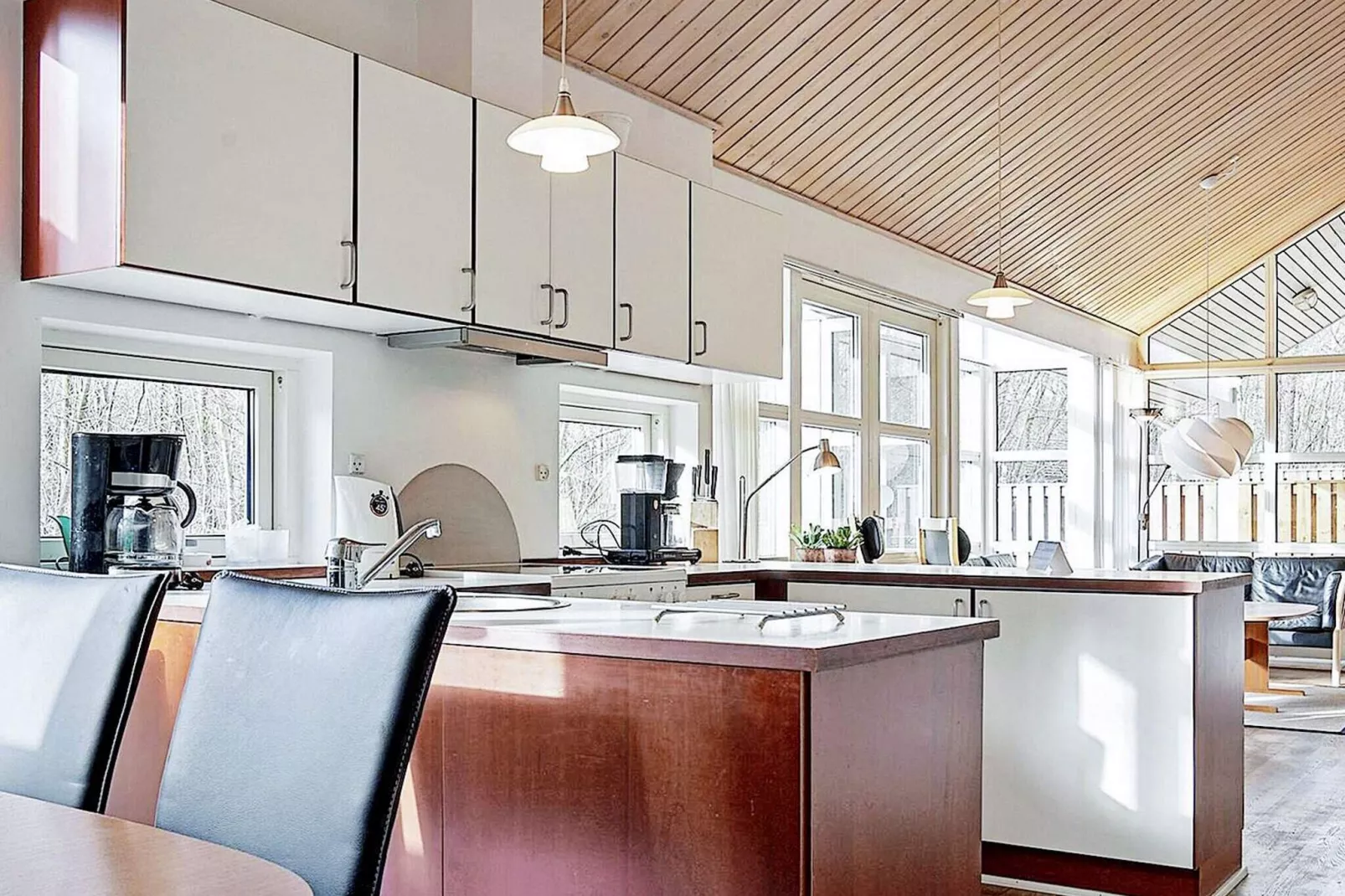 Modern Cedar Cottage near Beach - By Traum Ferienwohnungen-Indoor