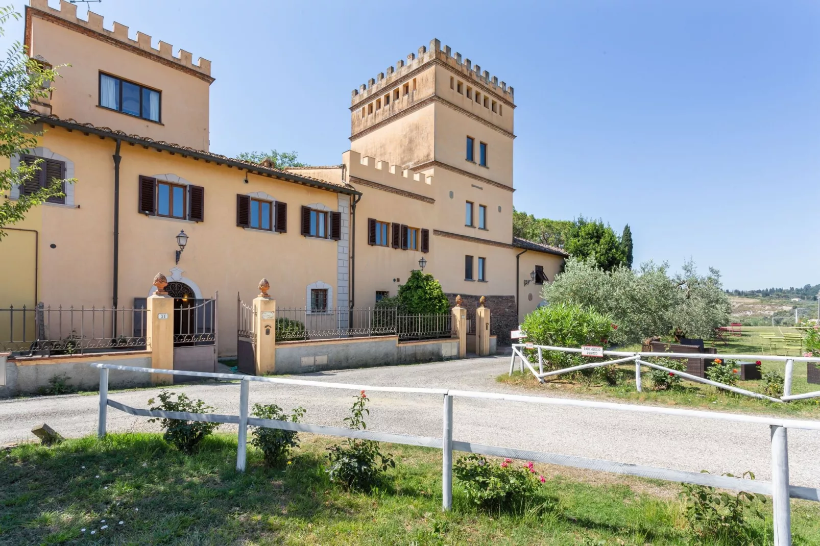 Villa Empoli-Außenbereich Sommer