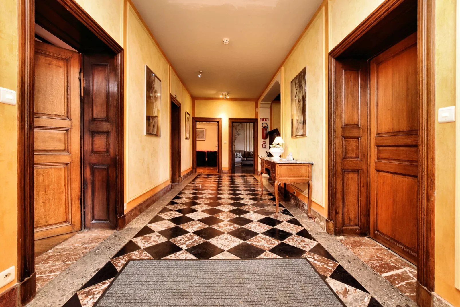 Chateau-ferme Delhaise-Reception hall