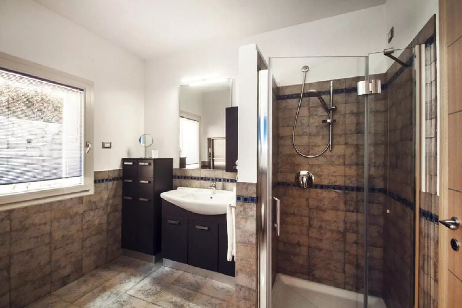 Holiday home Residence Nautic Resort San Carlo Gargnano-Villa Ortensia-Bathroom