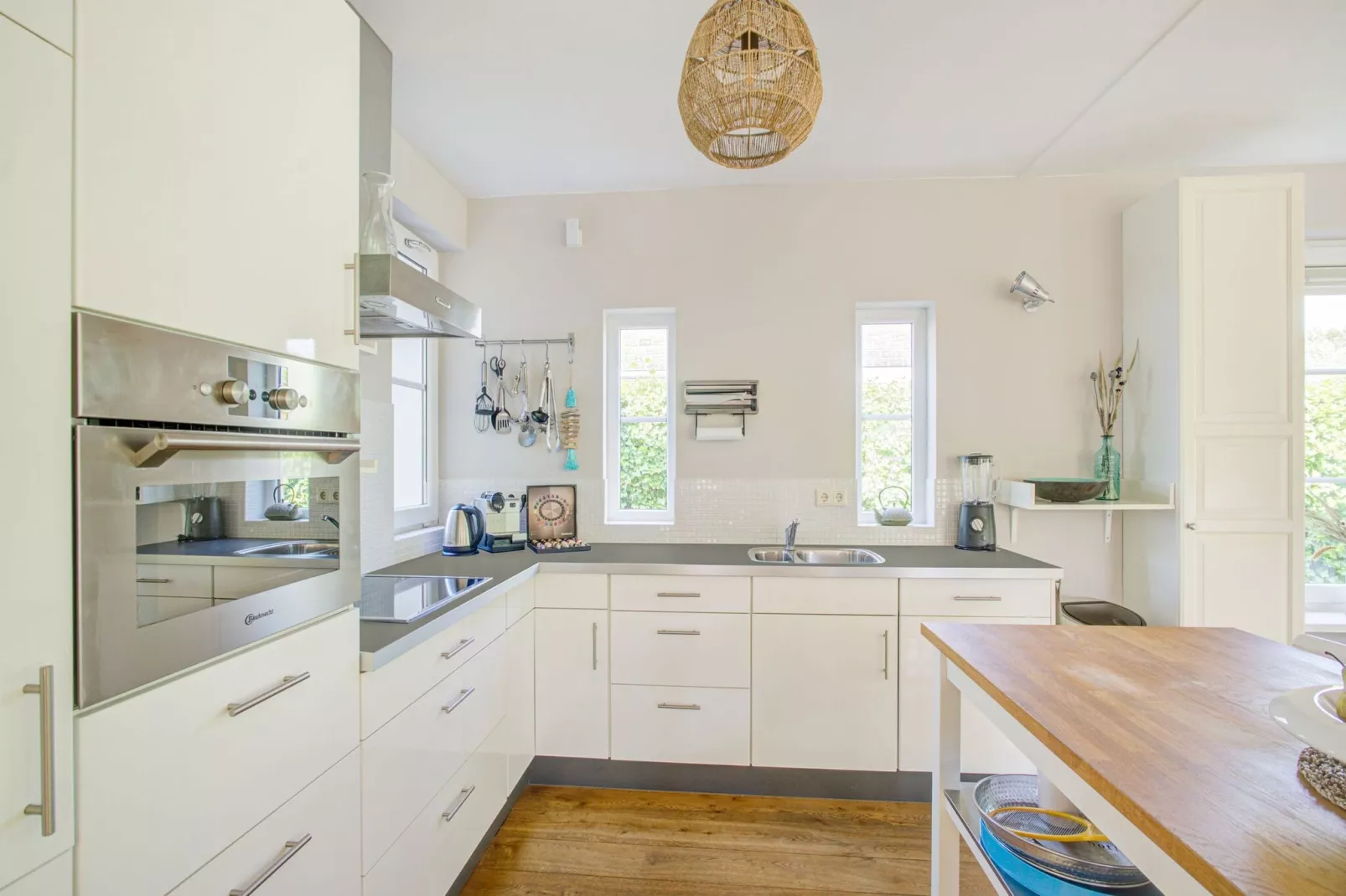 Luxe vakantievilla Harderwijk 221 met bubbelbad en eigen aanlegsteiger-Kitchen