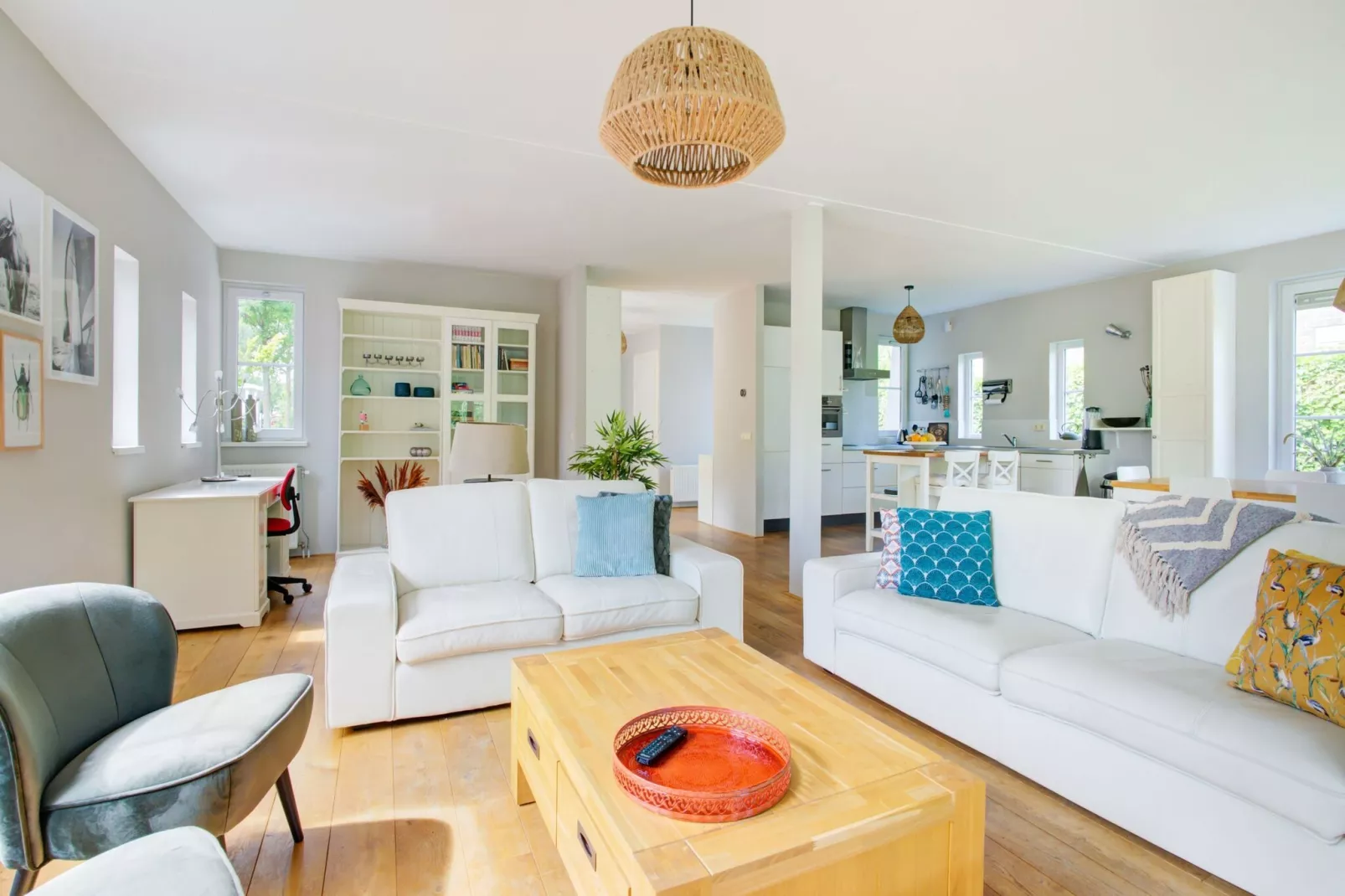Luxe vakantievilla Harderwijk 221 met bubbelbad en eigen aanlegsteiger-Living room