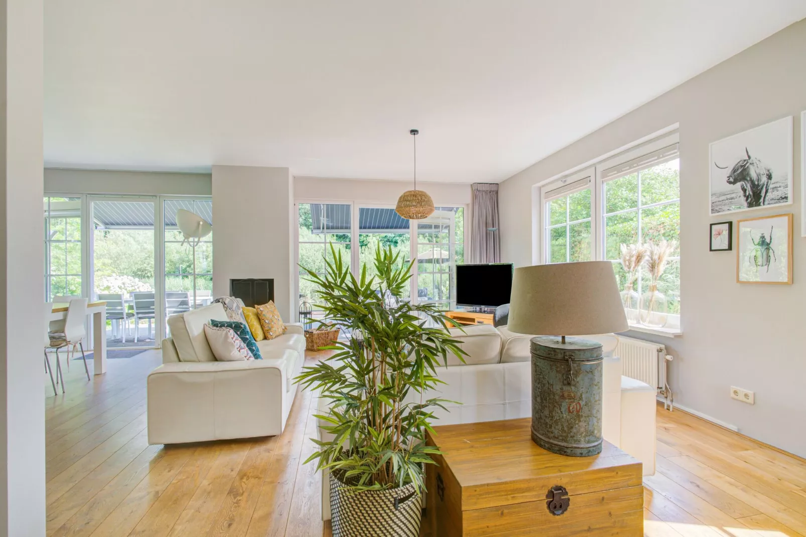 Luxe vakantievilla Harderwijk 221 met bubbelbad en eigen aanlegsteiger-Living room