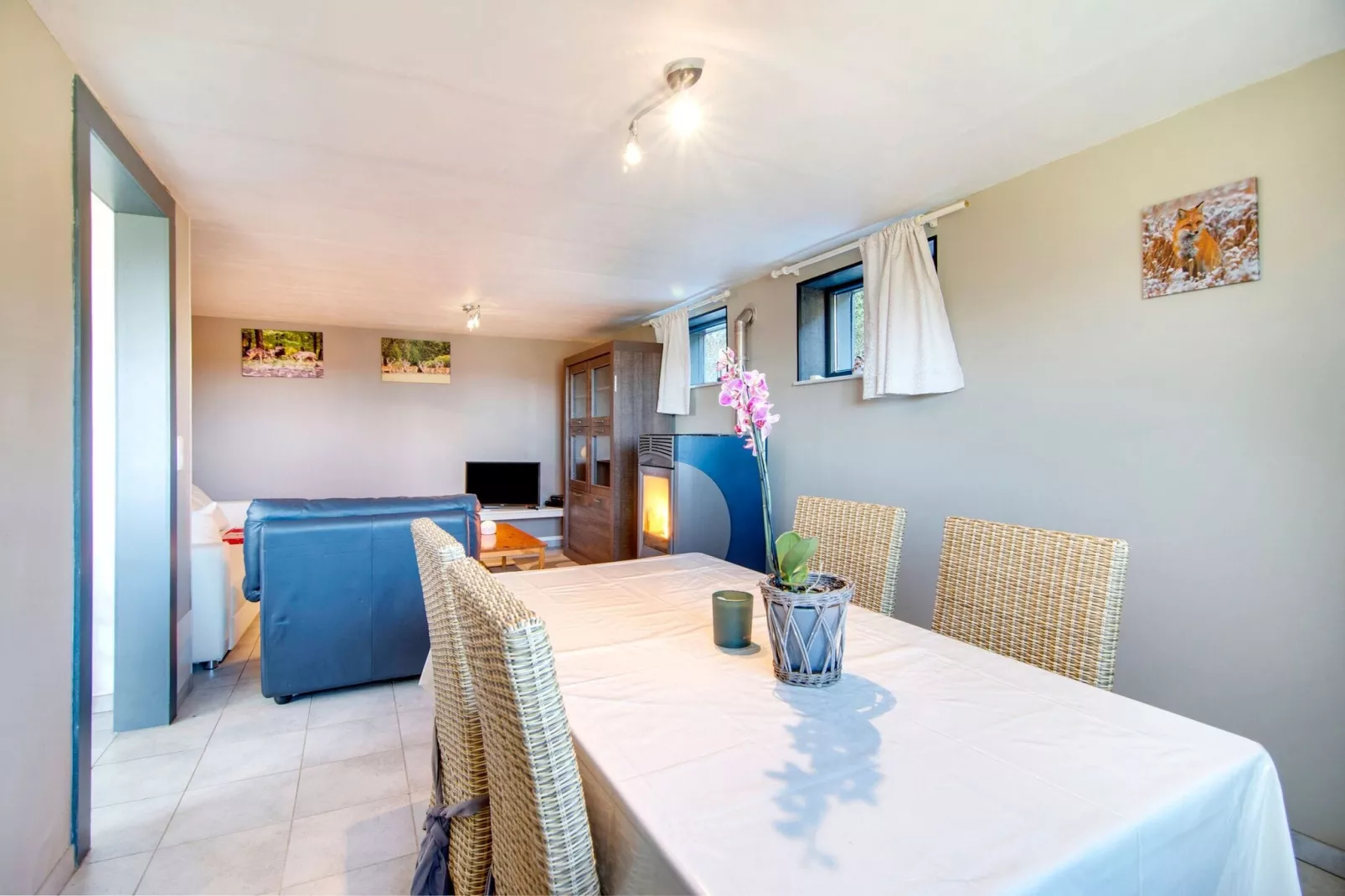 Très belle habitation à Lierneux pour 5 adultes-Salle à manger