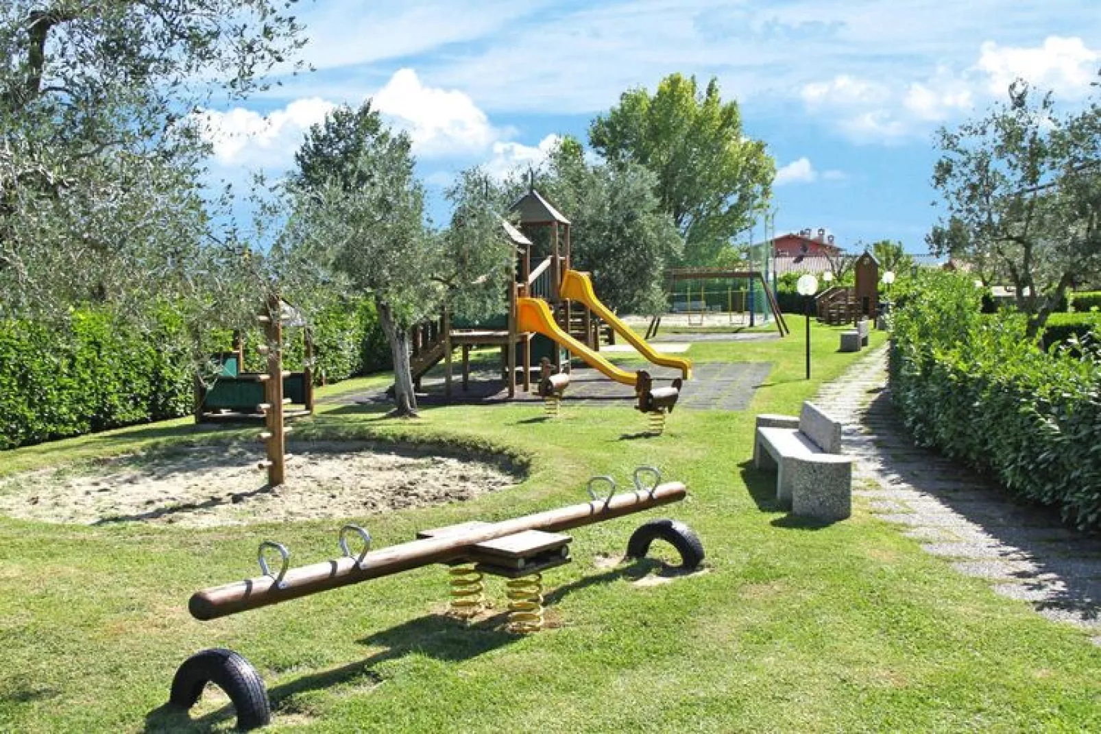 Residence Barbara, Moniga del Garda-2-Raum-App., 1. Etage B2G, ca. 44 qm-Gärten Sommer