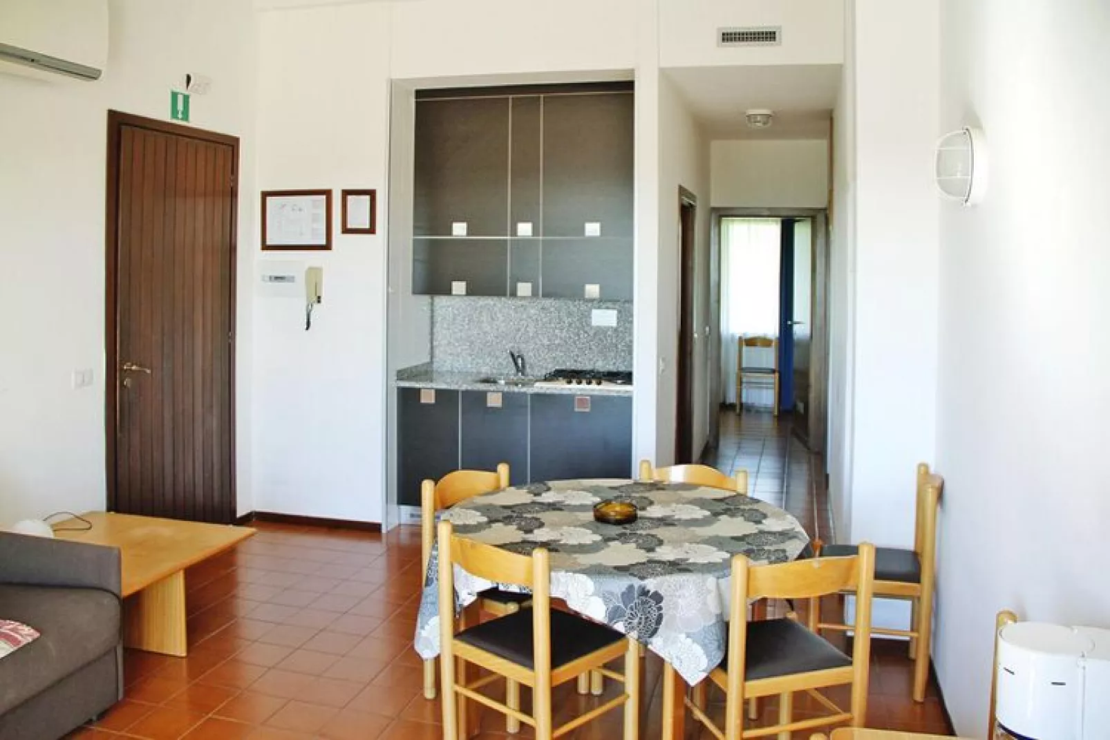 Residence Barbara, Moniga del Garda-2-Raum-App., 1. Etage B2G, ca. 44 qm-Wohnzimmer