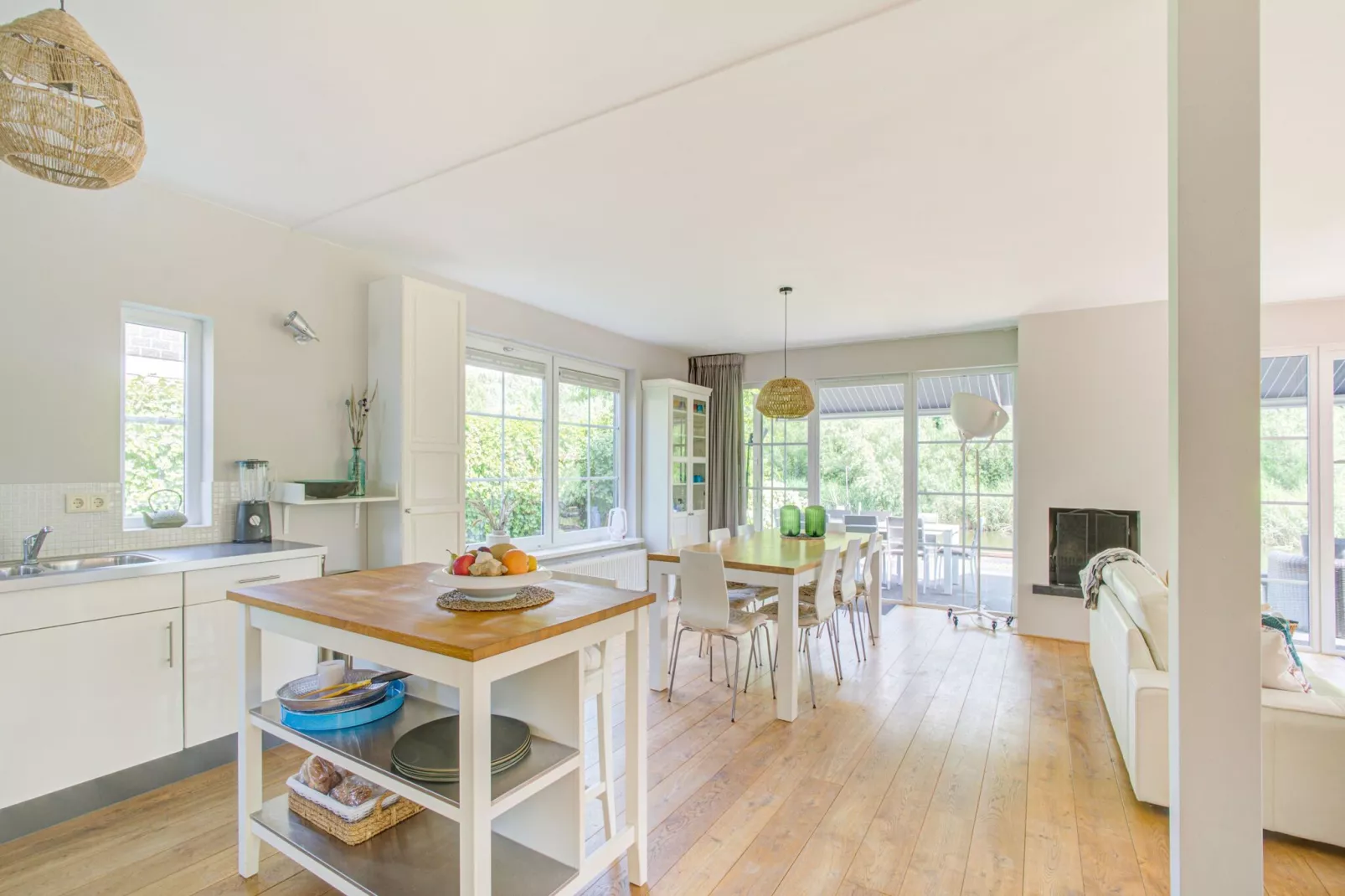 Luxe vakantievilla Harderwijk 221 met bubbelbad en eigen aanlegsteiger-Kitchen