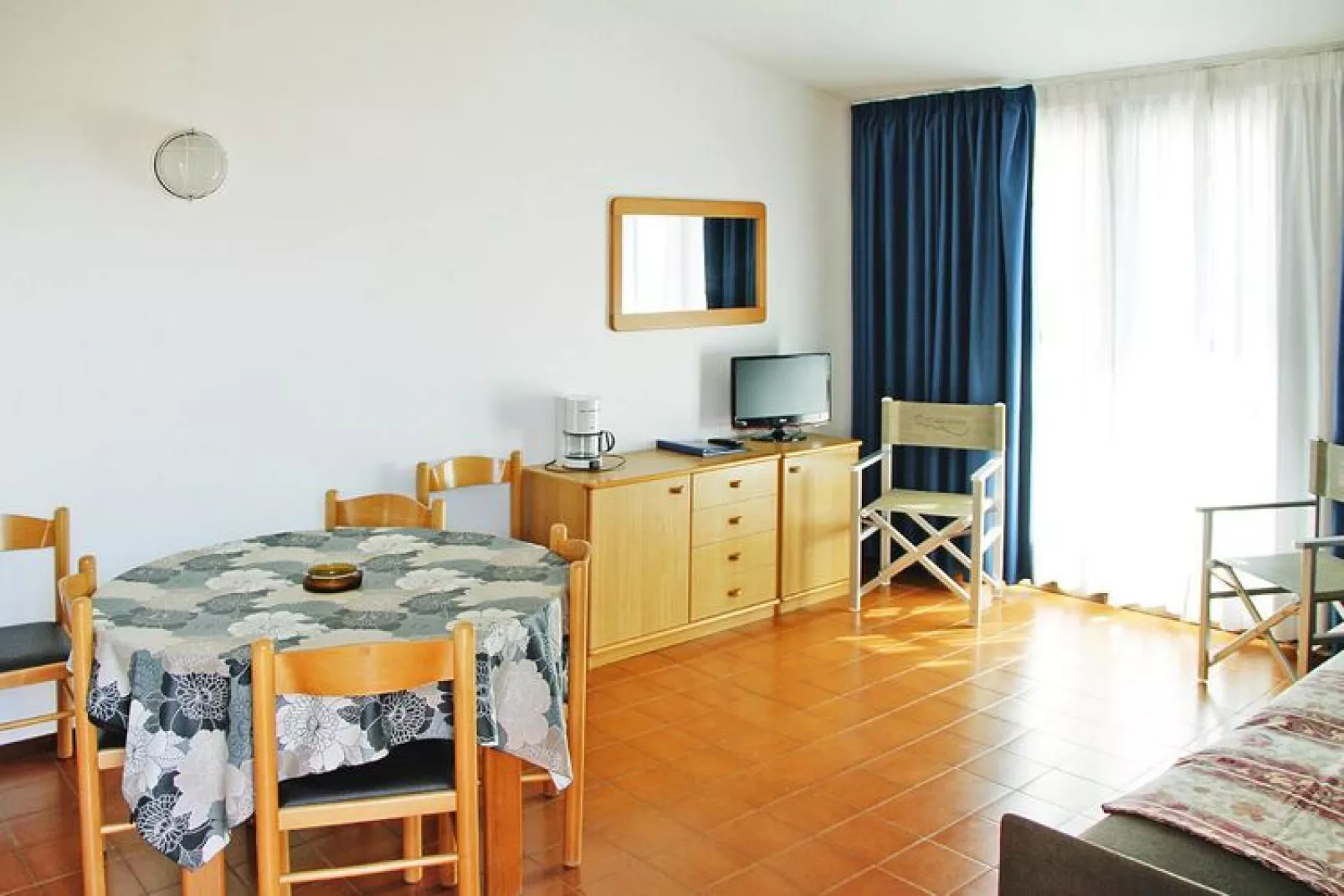 Residence Barbara, Moniga del Garda-2-Raum-App., 1. Etage B2G, ca. 44 qm-Wohnzimmer