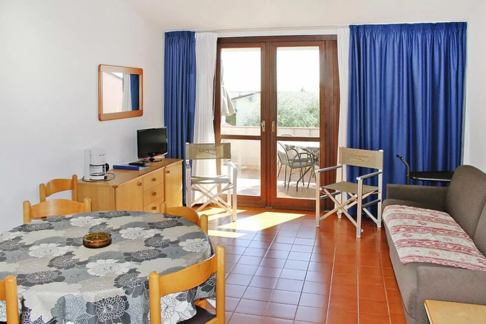 Residence Barbara, Moniga del Garda-2-Raum-App., 1. Etage B2G, ca. 44 qm-Wohnzimmer