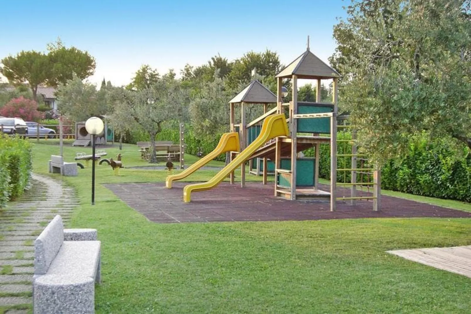 Residence Barbara, Moniga del Garda-2-Raum-App., 1. Etage B2G, ca. 44 qm-Gärten Sommer