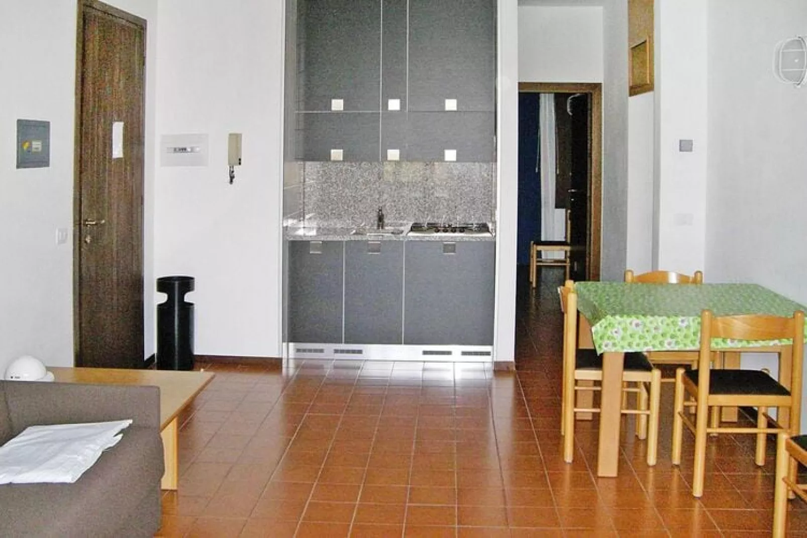 Residence Barbara, Moniga del Garda-2-Raum-App., 1. Etage B2G, ca. 44 qm-Wohnzimmer
