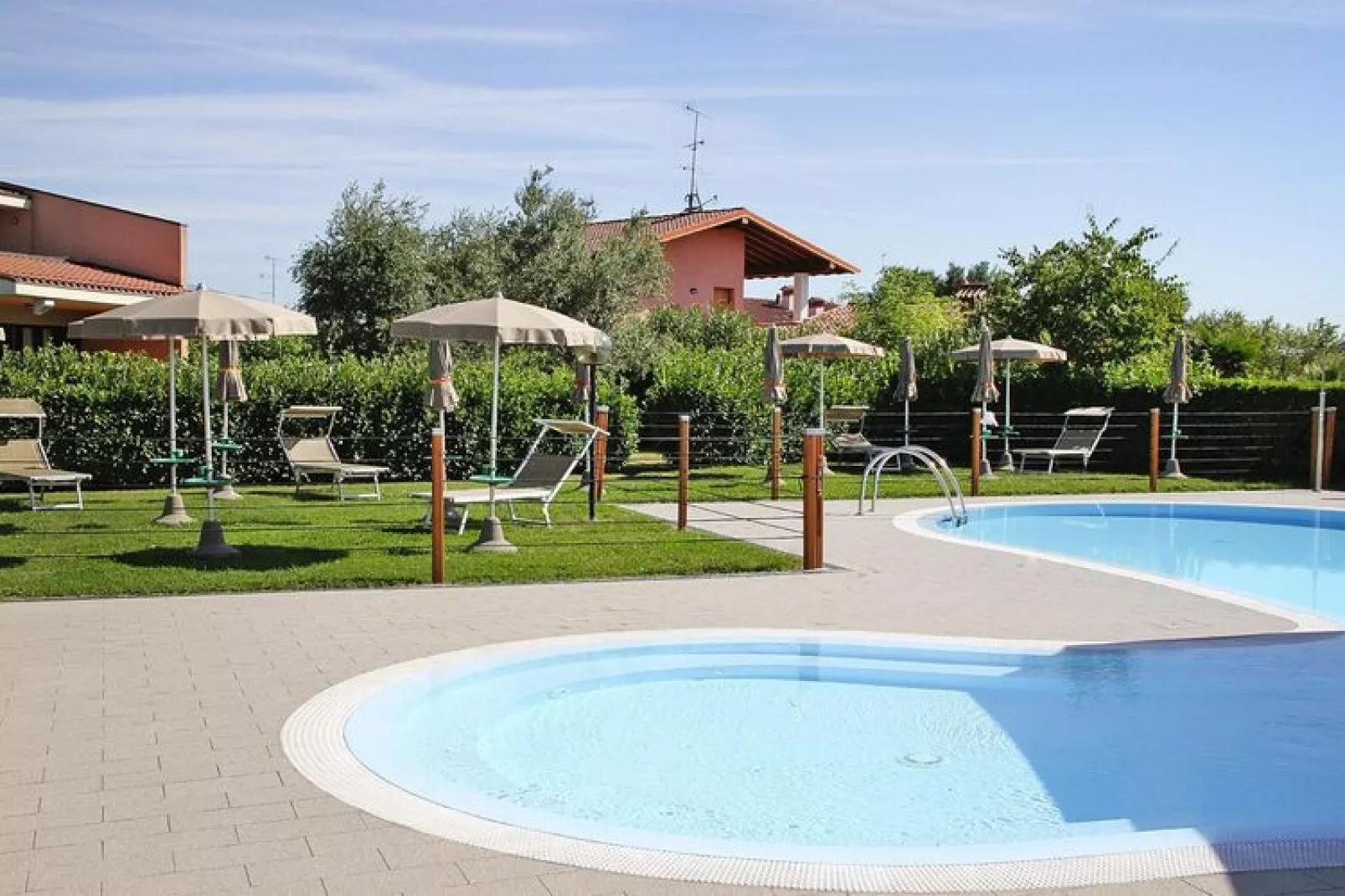 Residence Barbara, Moniga del Garda-2-Raum-App., 1. Etage B2G, ca. 44 qm-Schwimmbad