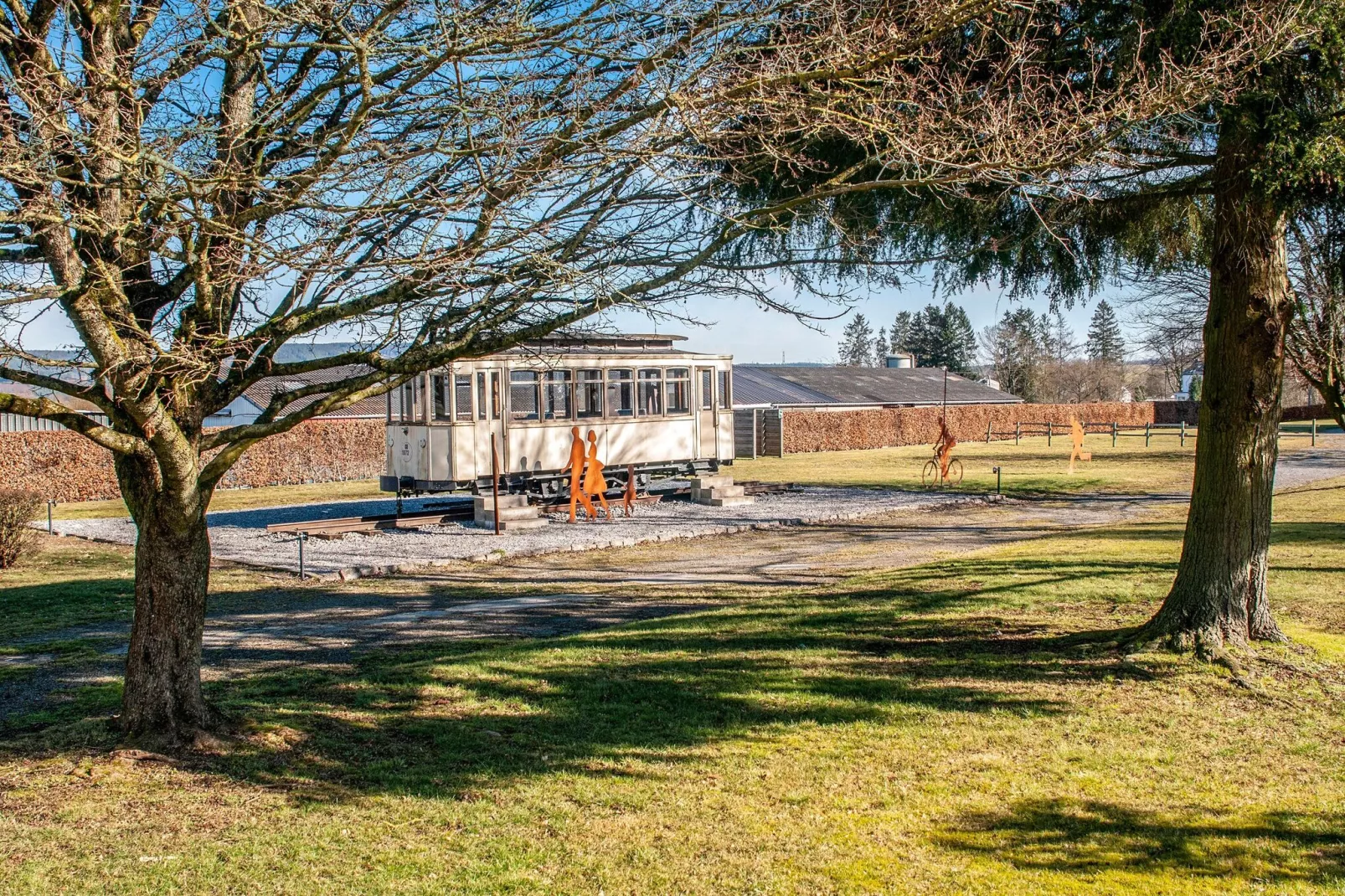 Très belle habitation à Lierneux pour 5 adultes-Jardin d'été
