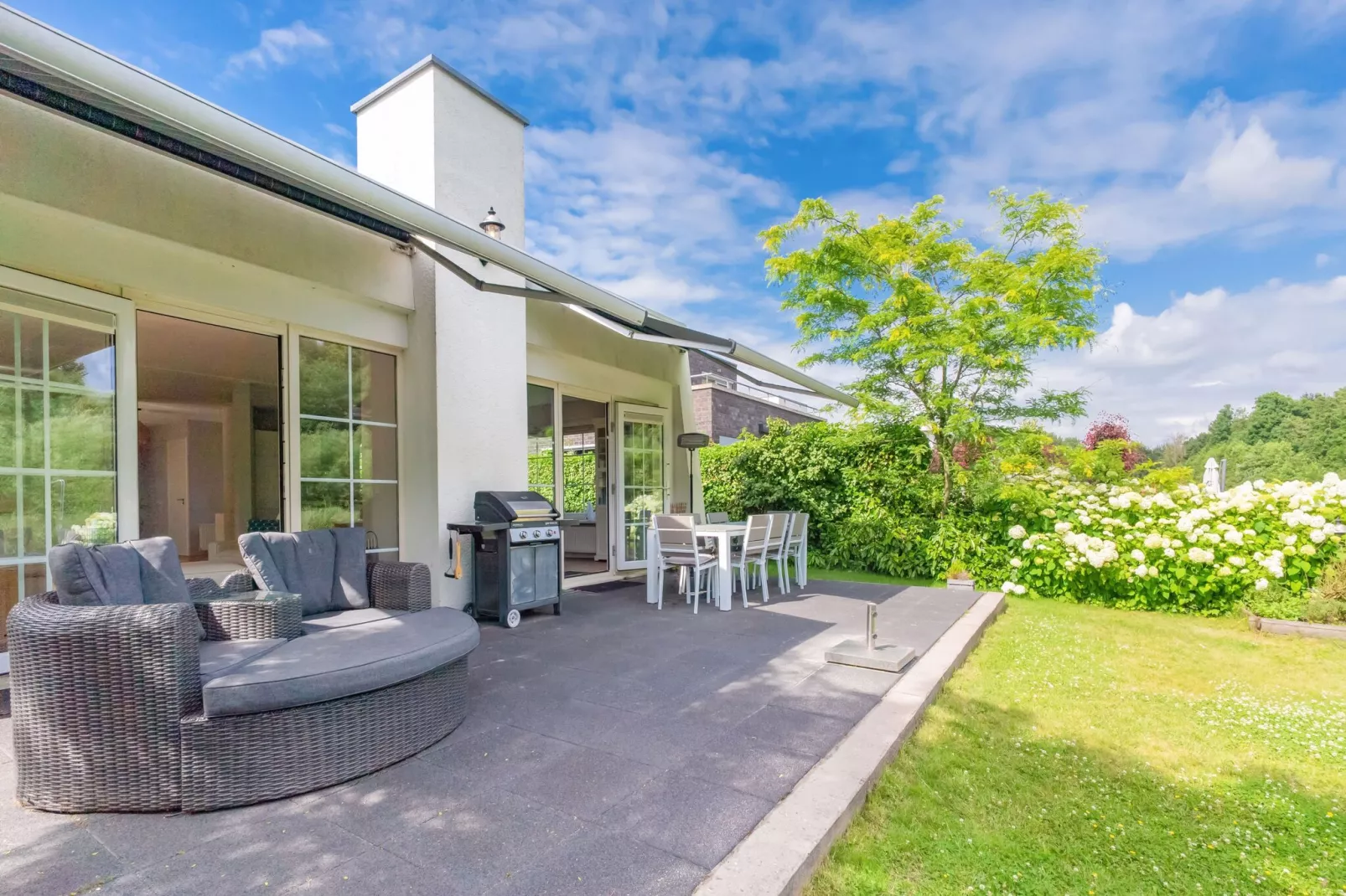 Luxe vakantievilla Harderwijk 221 met bubbelbad en eigen aanlegsteiger-Terrace balcony