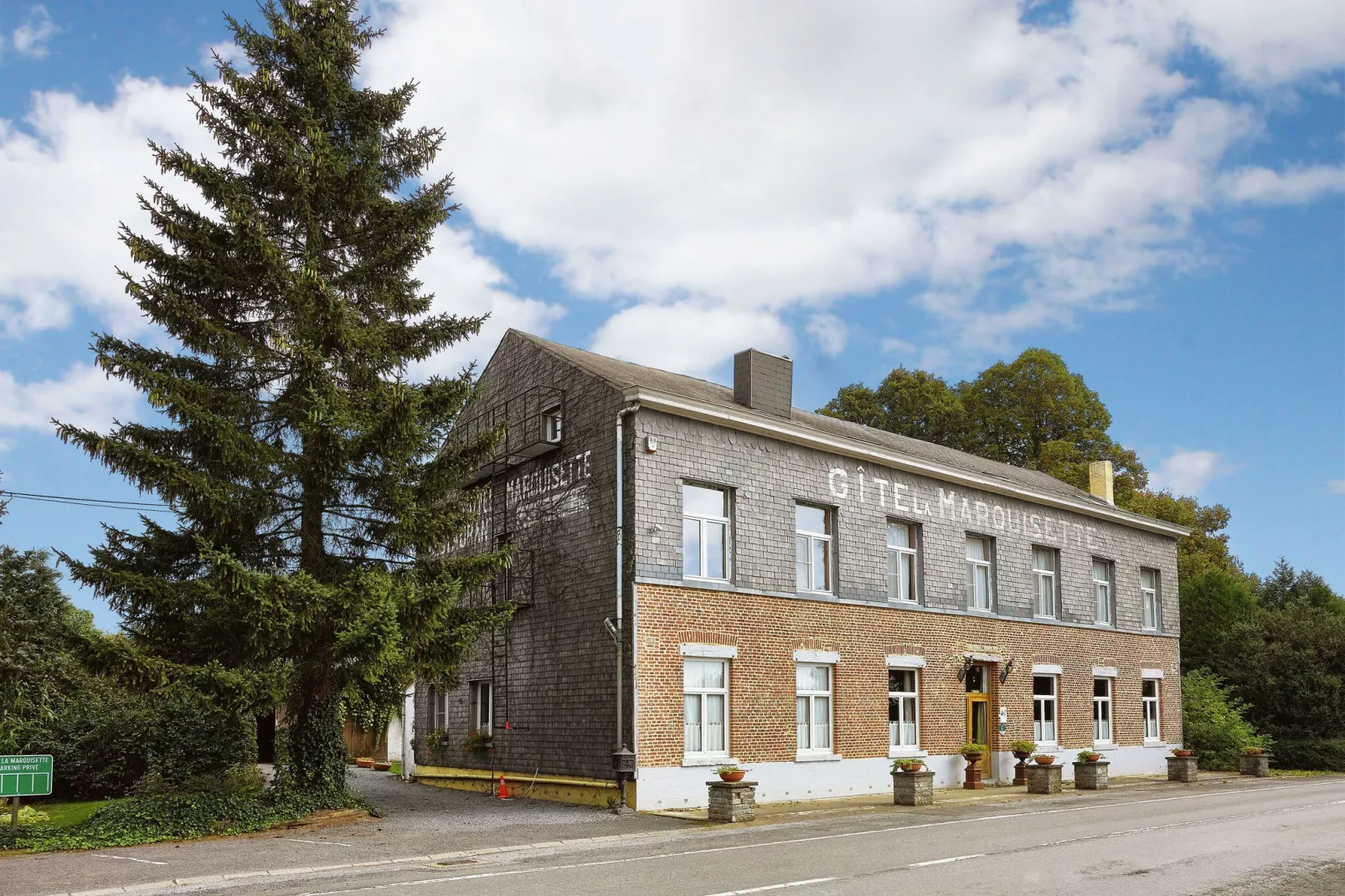 La Marquisette-Exterior in summer