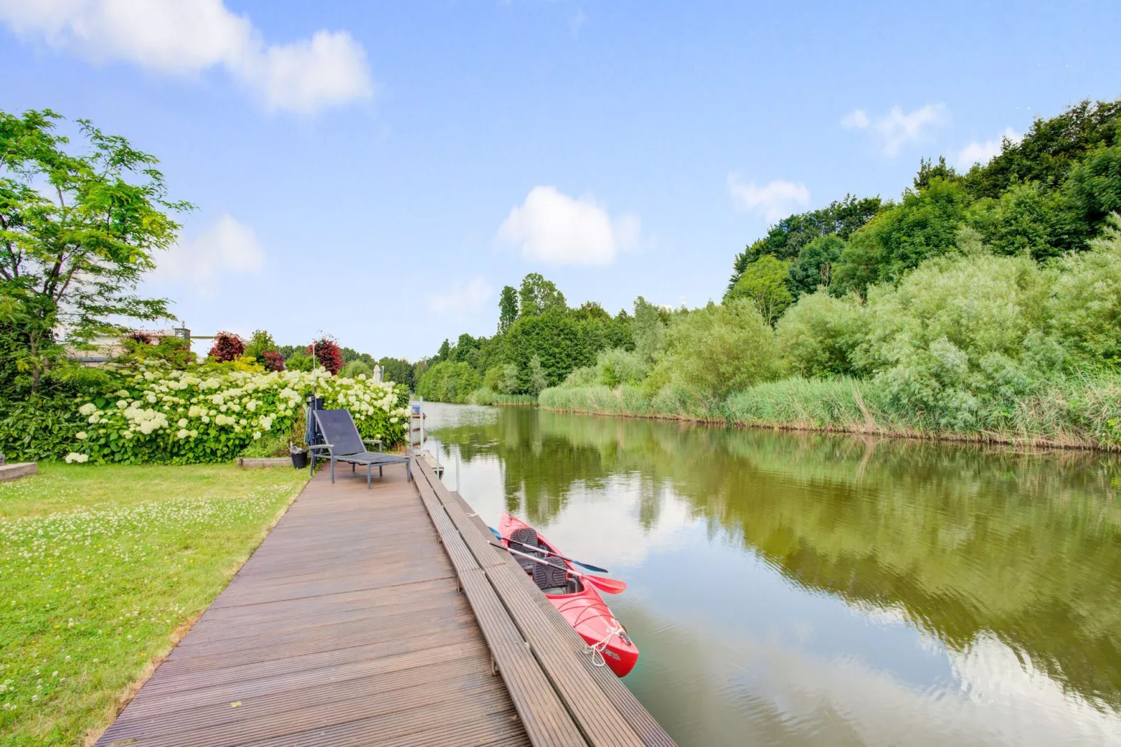Luxe vakantievilla Harderwijk 221 met bubbelbad en eigen aanlegsteiger-Areas summer 1km