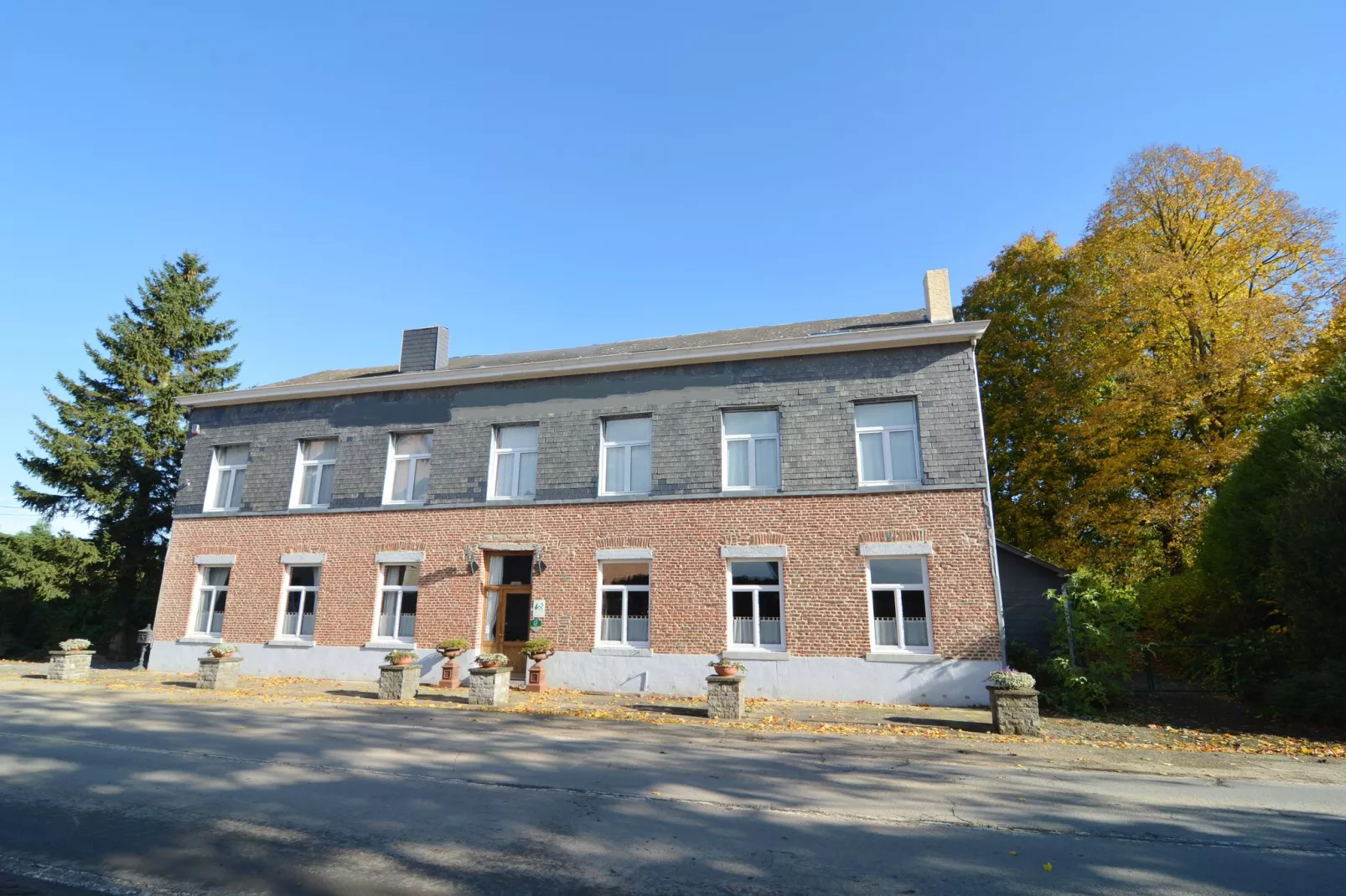 La Marquisette-Exterior in summer