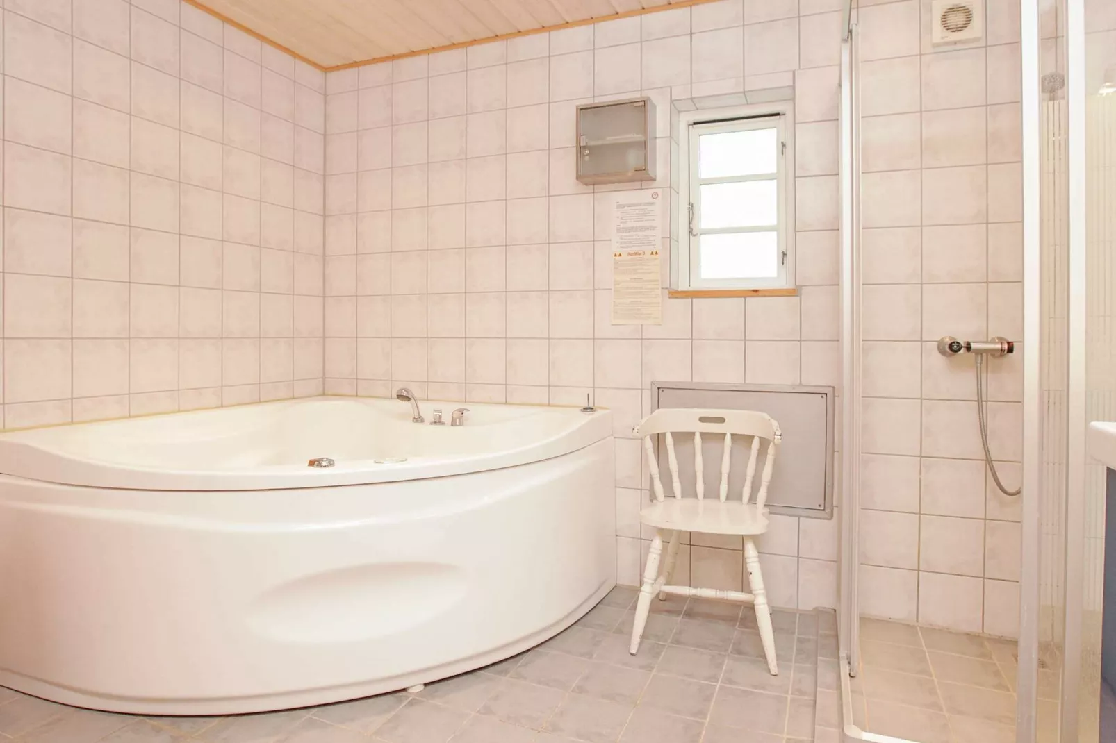 8 person holiday home in Jægerspris-By Traum-Spa