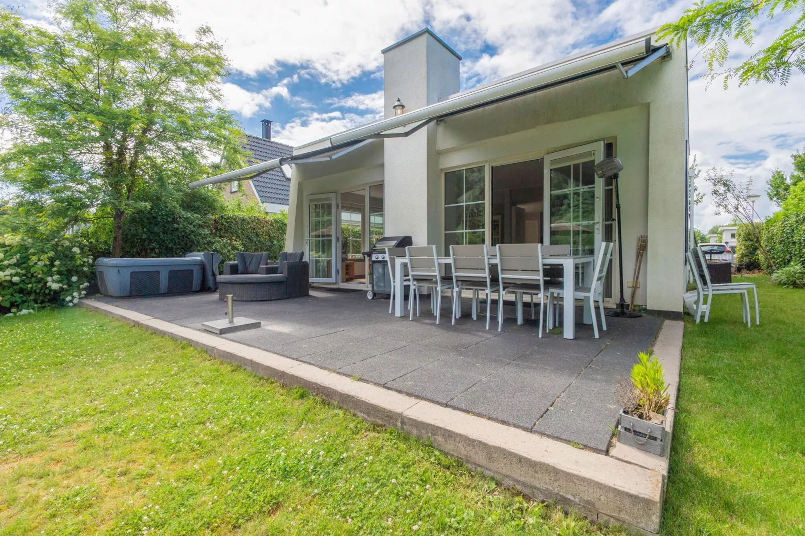 Luxe vakantievilla Harderwijk 221 met bubbelbad en eigen aanlegsteiger-Terrace balcony