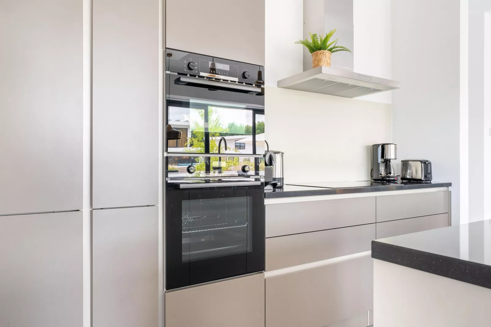 Aurora 584-Kitchen