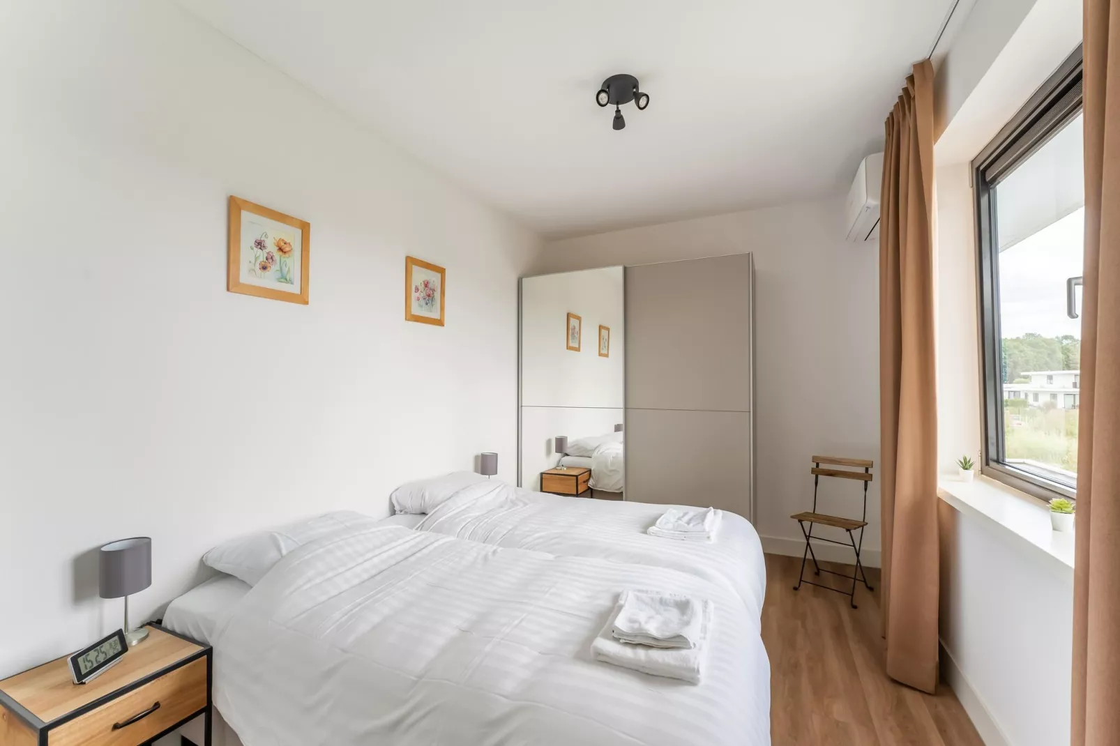 Aurora 584-Bedroom