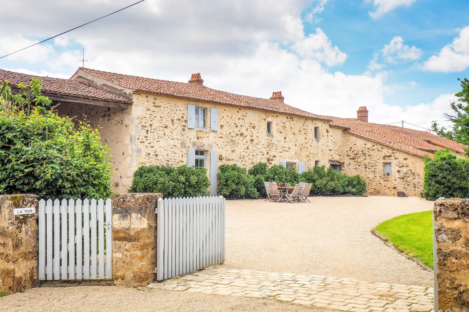 La Tour-Exterior summer
