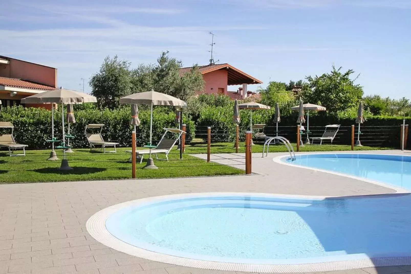 Residence Barbara, Moniga del Garda-2-Raum-App., EG, B2H, ca. 45 qm-Piscine