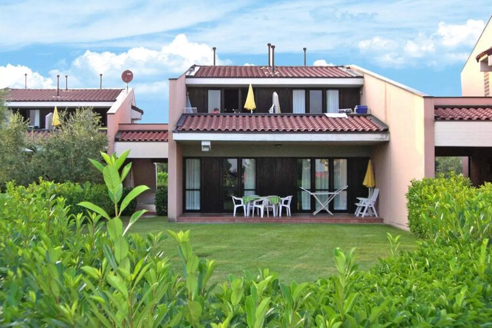 Residence Barbara, Moniga del Garda-2-Raum-App., EG, B2H, ca. 45 qm-Extérieur été